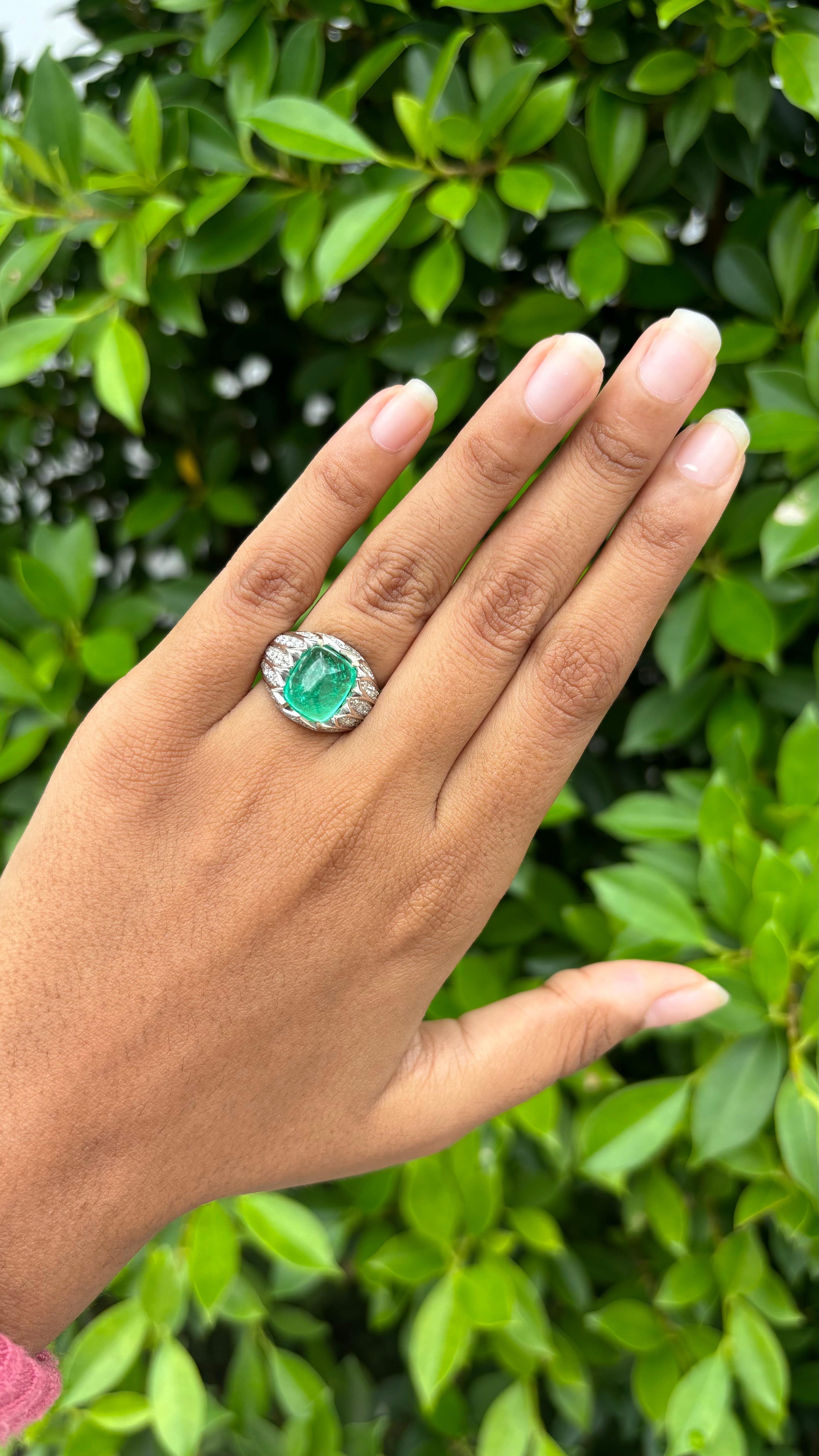 4.72ct Colombian Sugarloaf-cut Emerald & Diamond Ring in 18K White Gold For Sale 3
