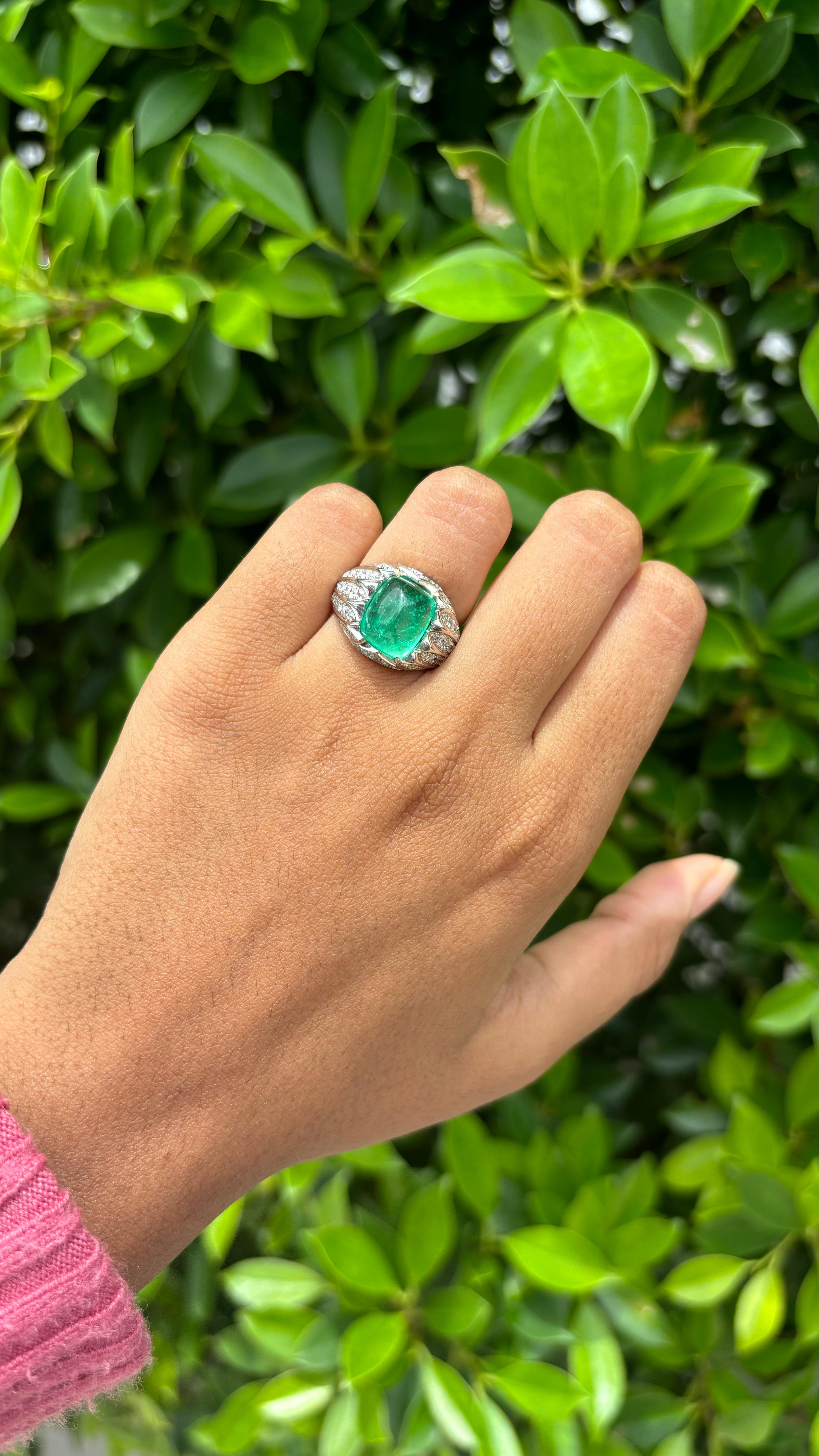 4.72ct Colombian Sugarloaf-cut Emerald & Diamond Ring in 18K White Gold For Sale 7