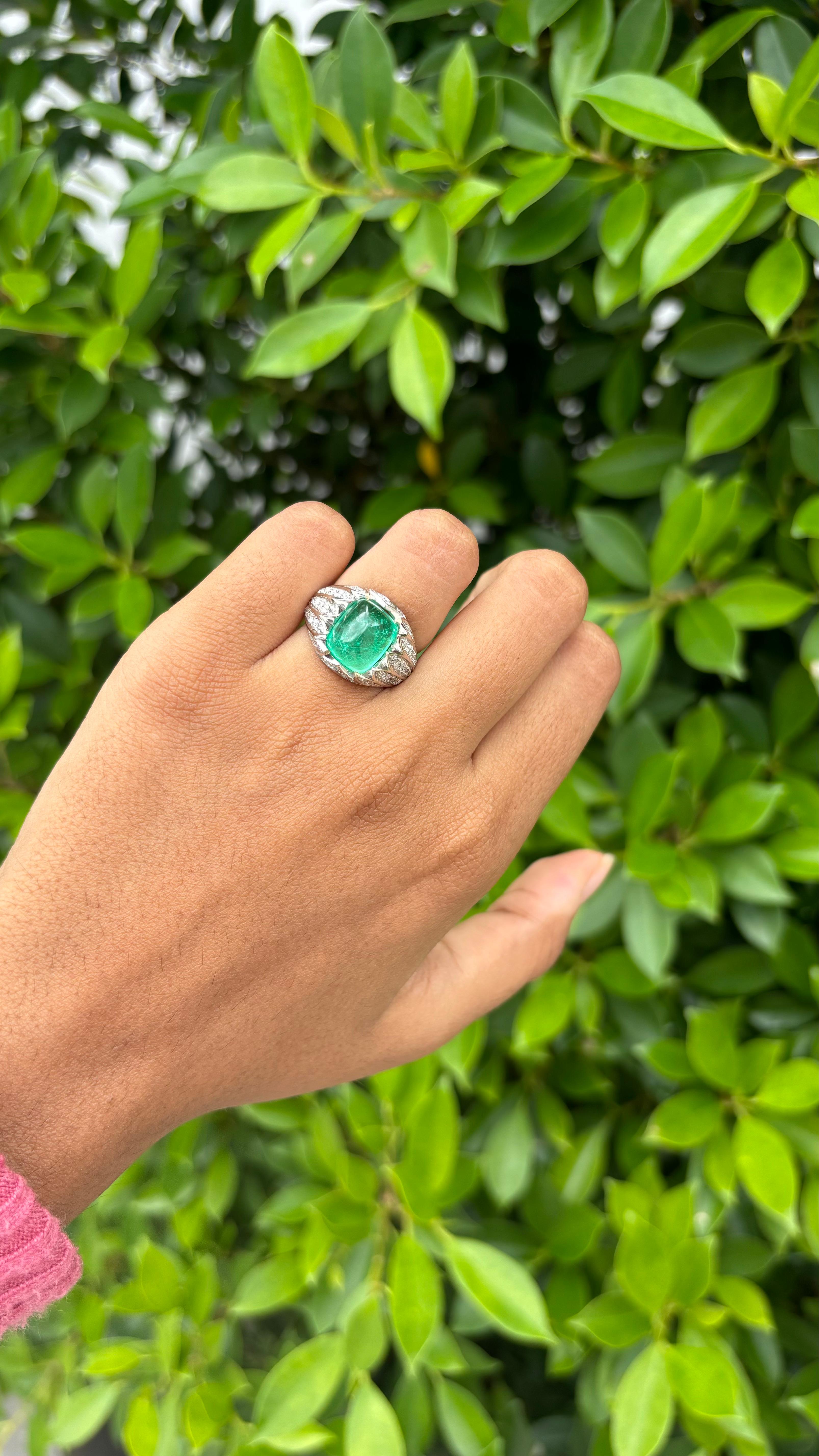 Women's 4.72ct Colombian Sugarloaf-cut Emerald & Diamond Ring in 18K White Gold For Sale