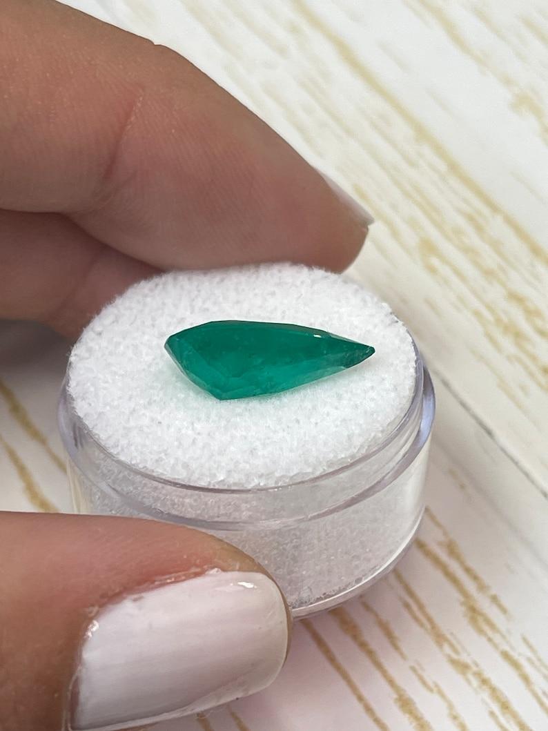 4,73 Carati 16x10 Smeraldo colombiano verde intenso - Gemma di maggio con taglio a pera in vendita 1