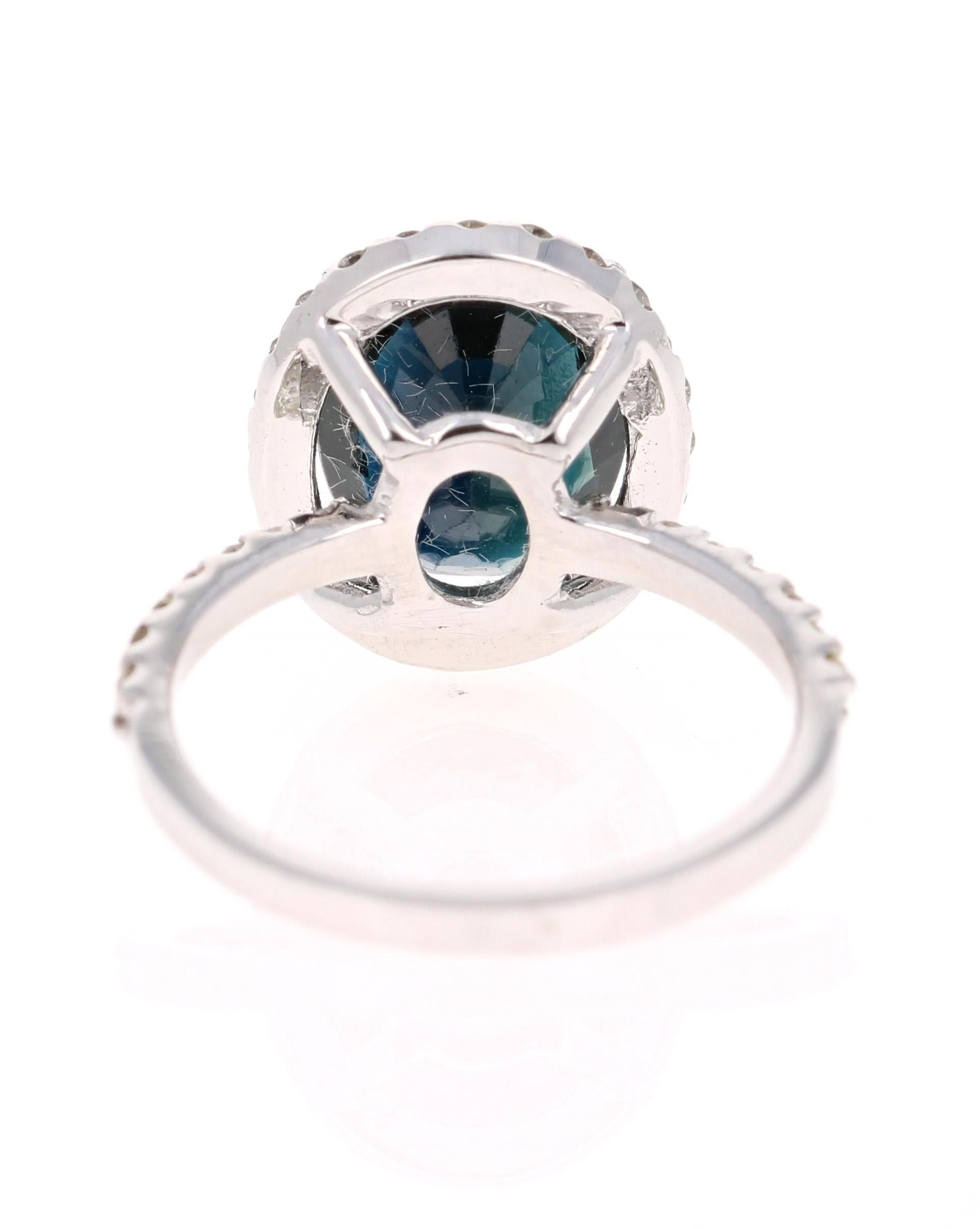 Ring aus 14 Karat Weißgold mit 4,73 Karat blauem Saphir und Diamant (Ovalschliff) im Angebot