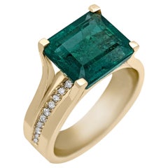 4.73 Carat Emerald & 0.20 Ct Diamonds, 14 Kt. Yellow Gold Ring