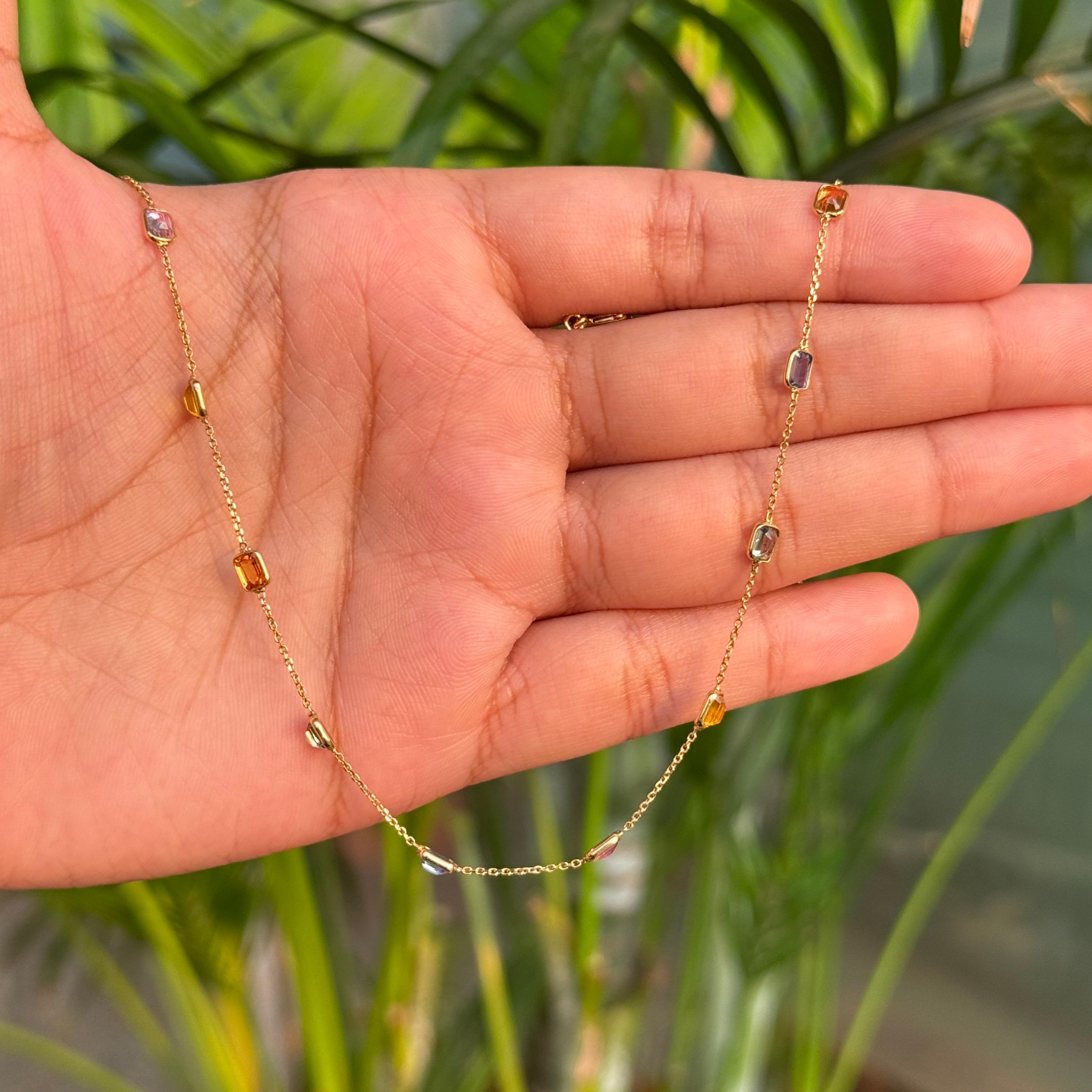 4,73 carati di zaffiro naturale multicolore Collana con castone in oro giallo 18 carati in vendita 4