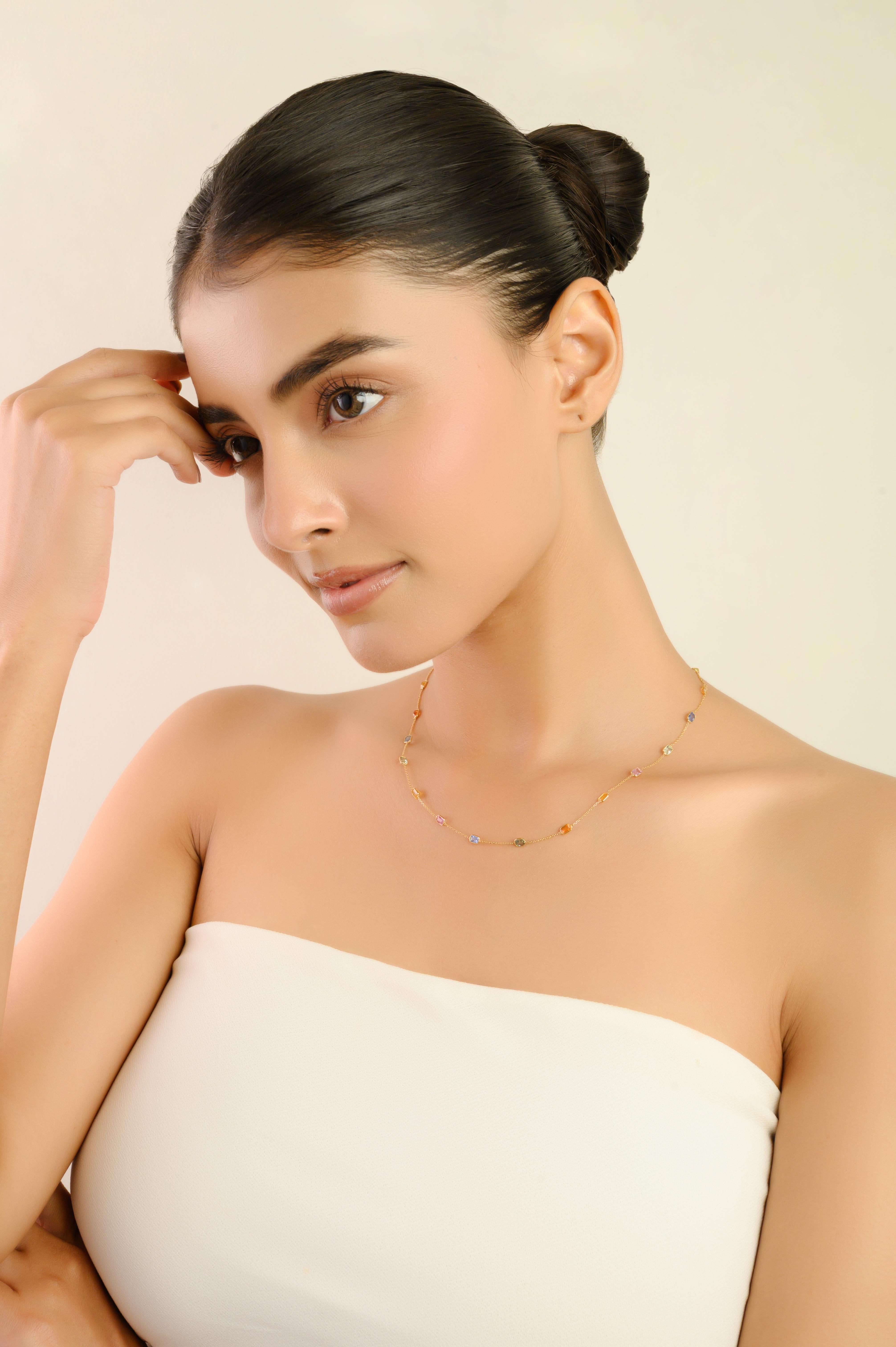 Ottagono 4,73 carati di zaffiro naturale multicolore Collana con castone in oro giallo 18 carati in vendita