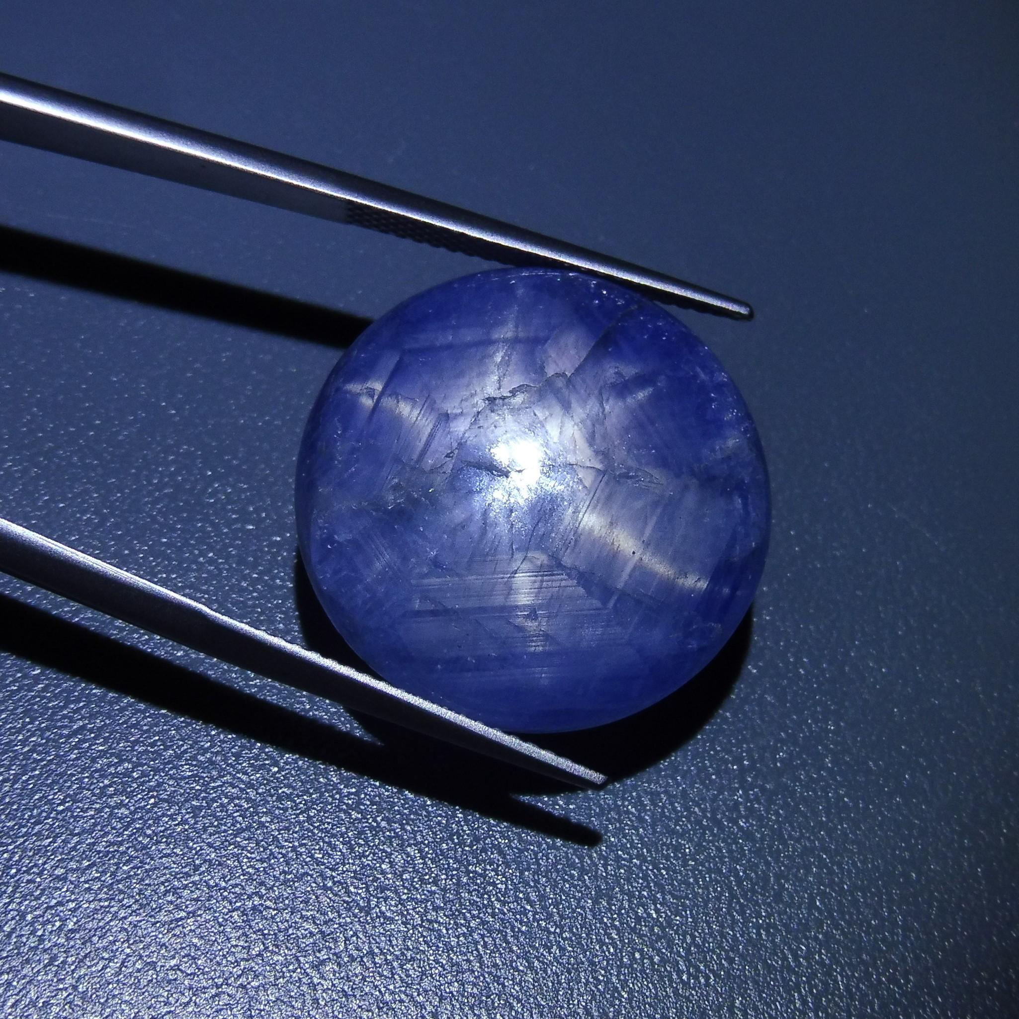 47.38 ct Round Star Sapphire In New Condition For Sale In Toronto, Ontario