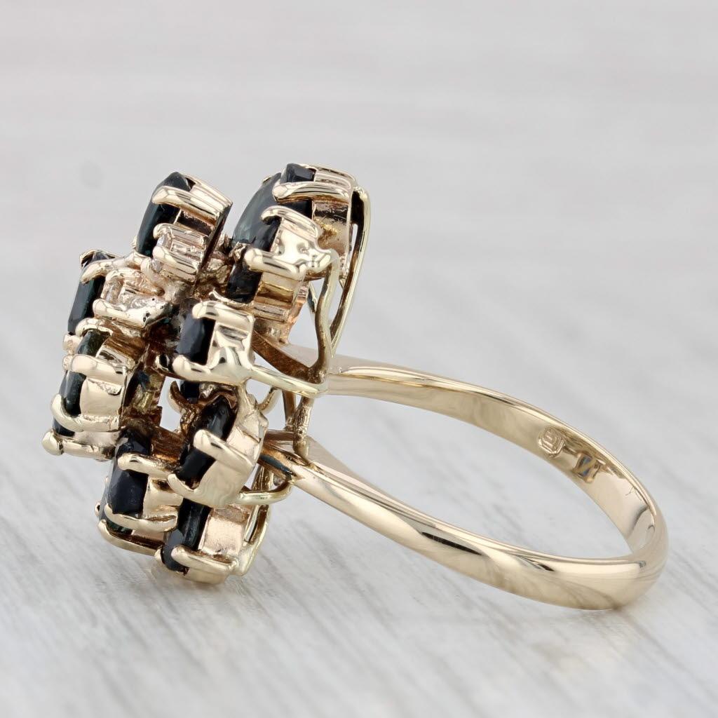 Informations sur les pierres précieuses :
- Saphirs naturels -
Total des carats - 4.65ctw
Taille - Brilliante ovale
Couleur - Bleu foncé
Traitement - Chauffé

- Diamants naturels -
Total des carats - 0.08ctw
Taille - Brilliante ronde
Couleur - I -