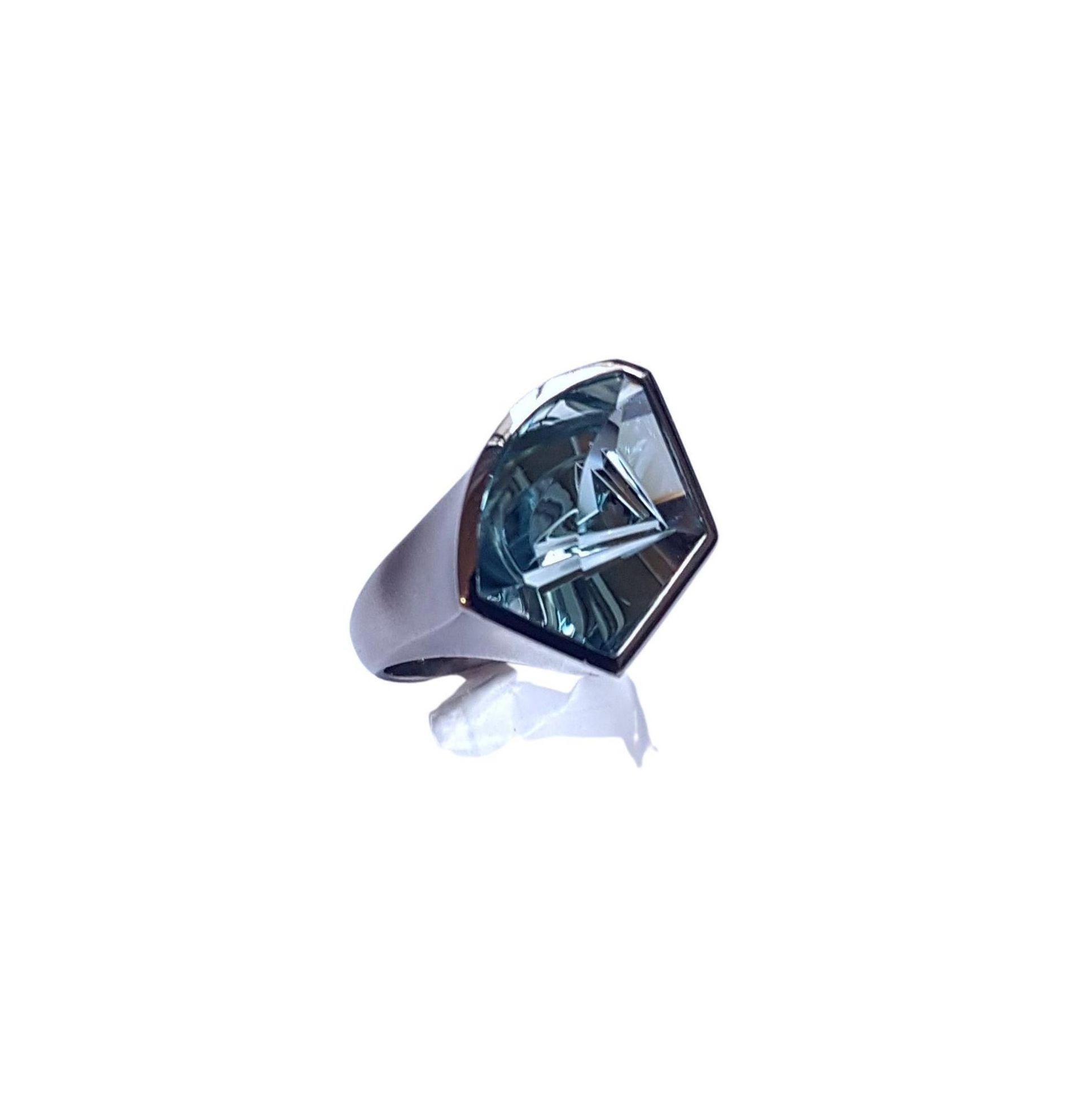 Modern 4.74 Carat Aquamarine Platinum Ring by Atelier Munsteiner