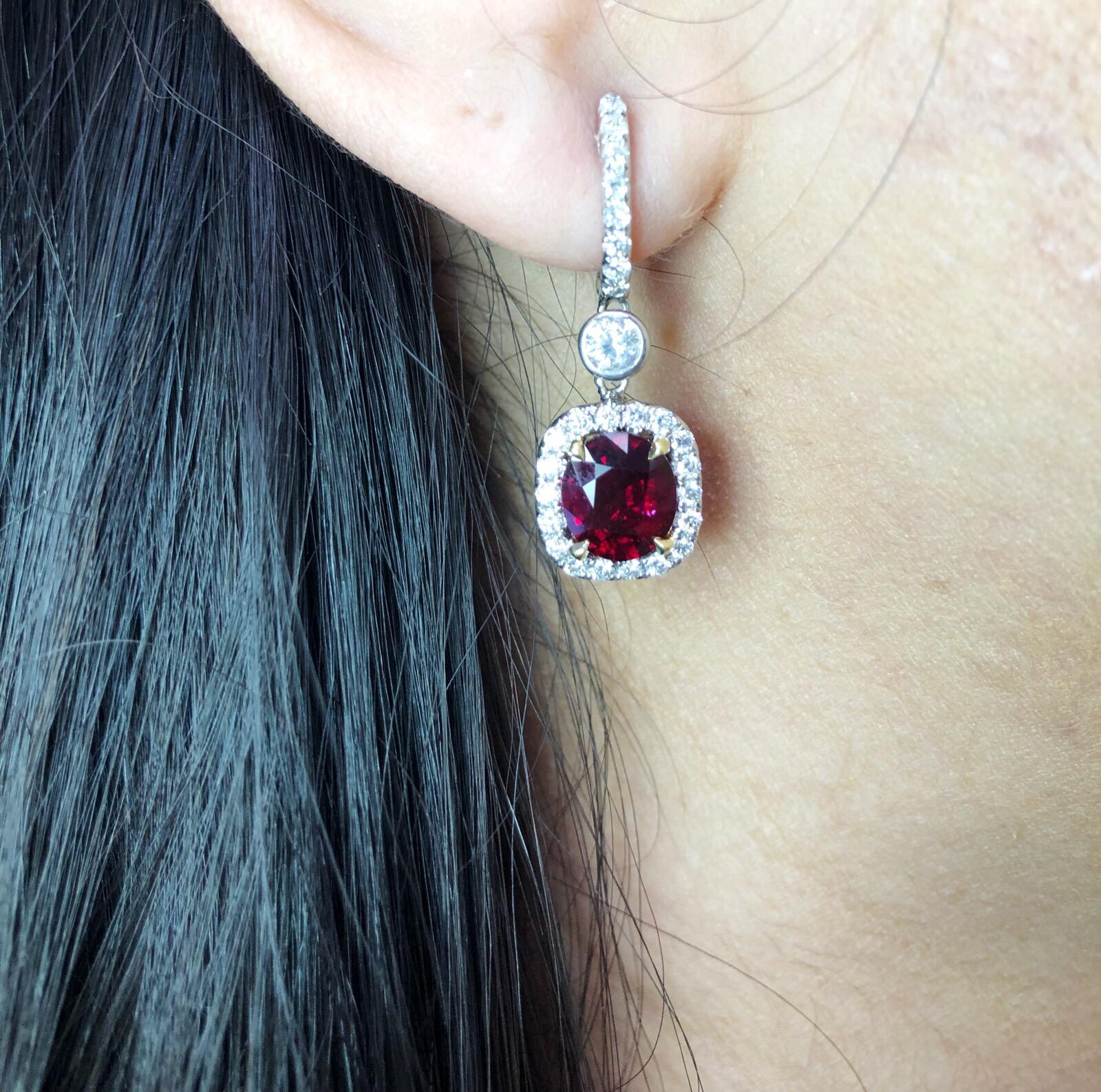 Oval Cut 4.74 Carat in Rubies 'GIA' with 1.10 Carat in Round Brilliant Diamond Earrings