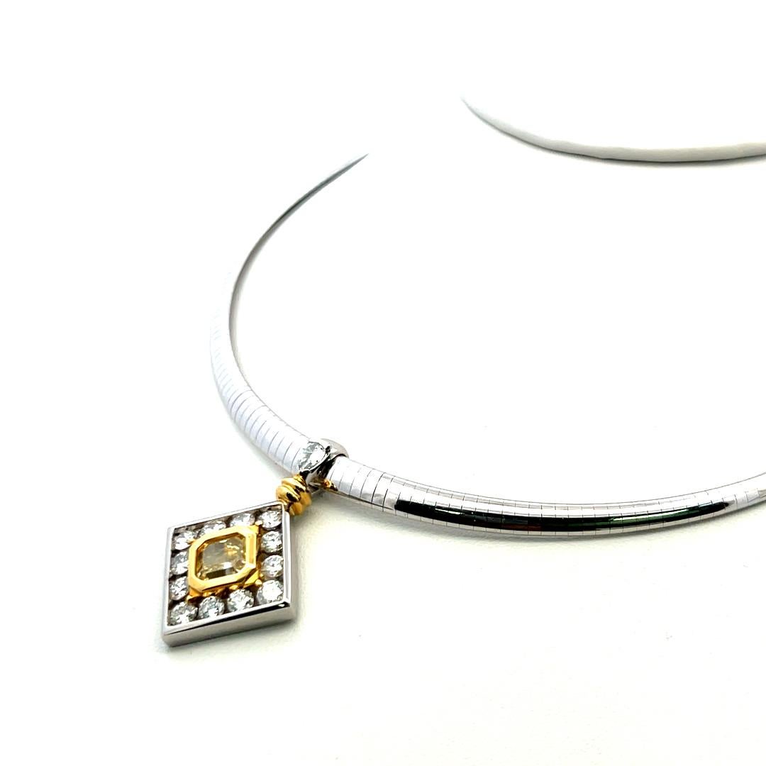 Collana con ciondolo in oro 14K con diamante giallo rotondo a taglio radiante da 4,74 carati Fi in vendita 4