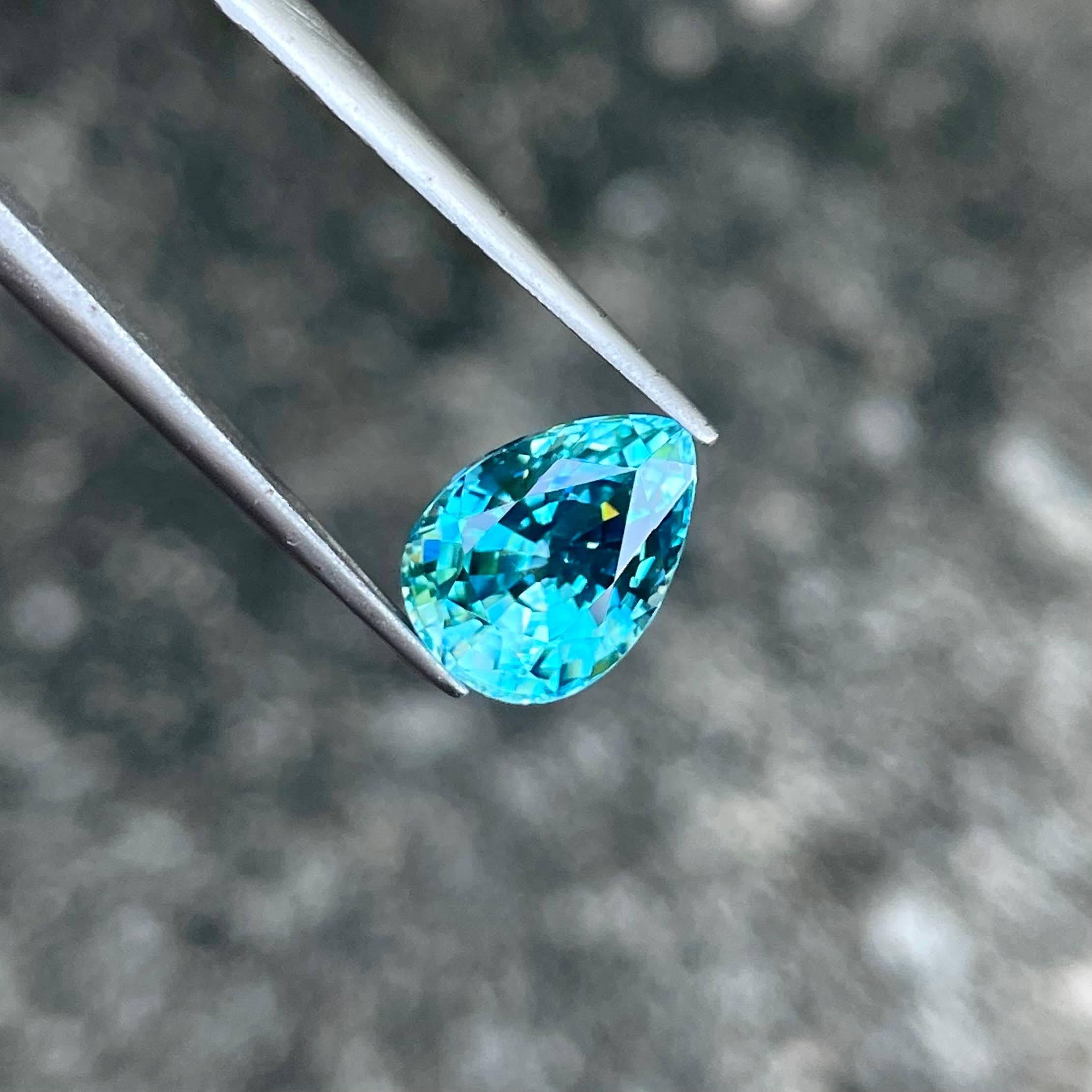 Taglio a goccia 4.74 carati di zircone blu pietra taglio a pera gemma cambogiana naturale in vendita