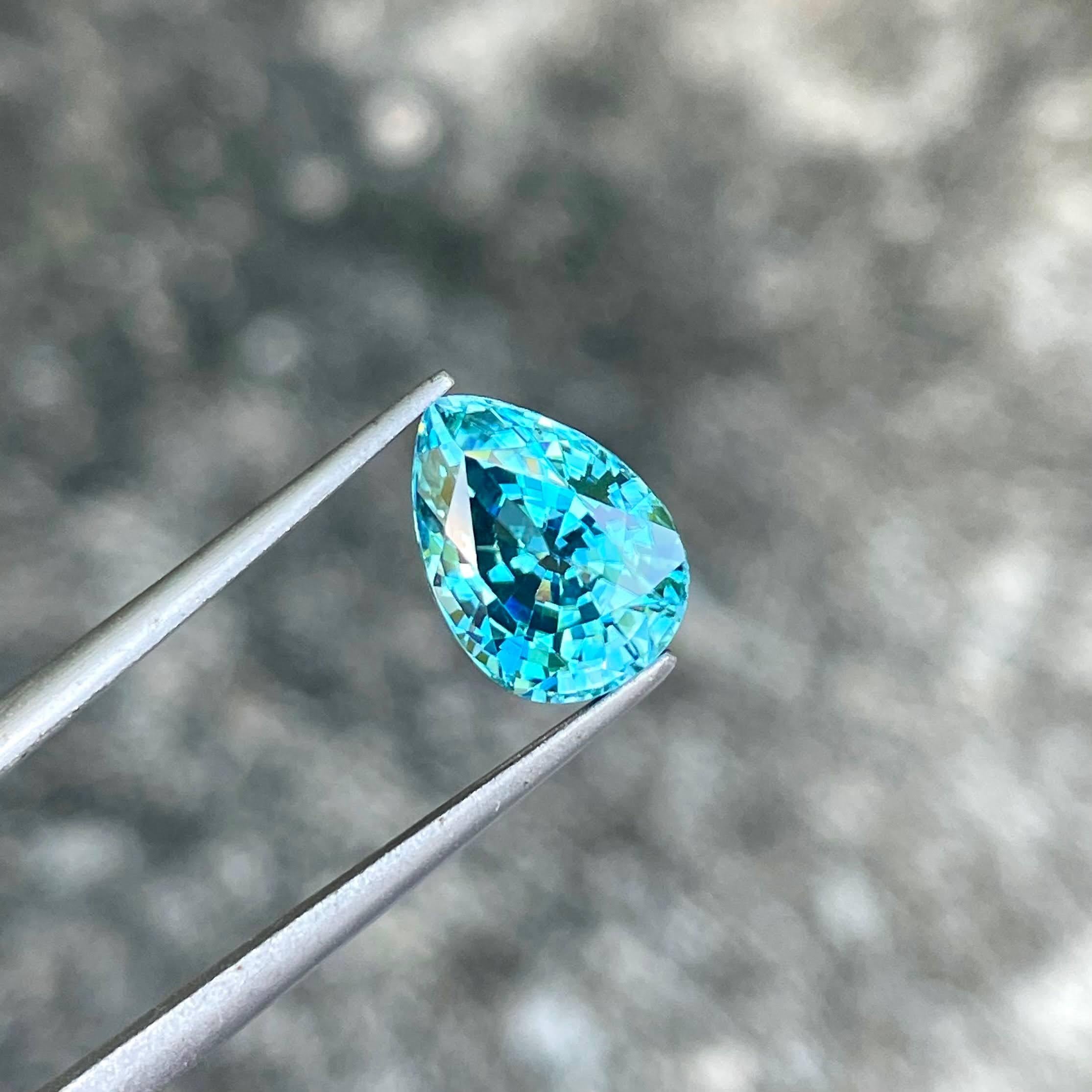 4.74 carati di zircone blu pietra taglio a pera gemma cambogiana naturale In condizioni Nuovo in vendita a Bangkok, TH