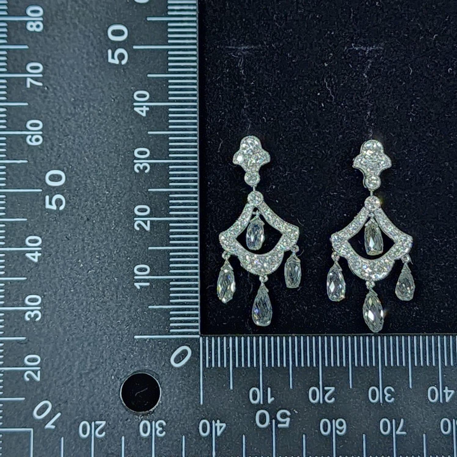 4,74 Karat Vintage Briolette Diamant Ohrringe in 18 Karat Weißgold baumeln (Zeitgenössisch) im Angebot