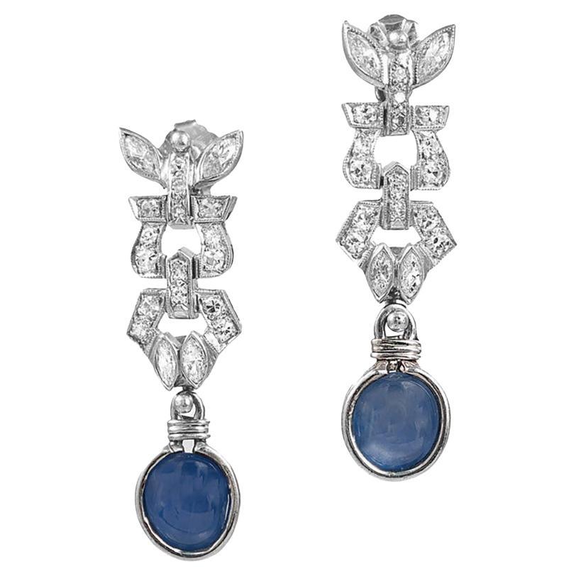 Orecchini pendenti in platino Art Deco da 4,75 carati con zaffiro cabochon e diamante