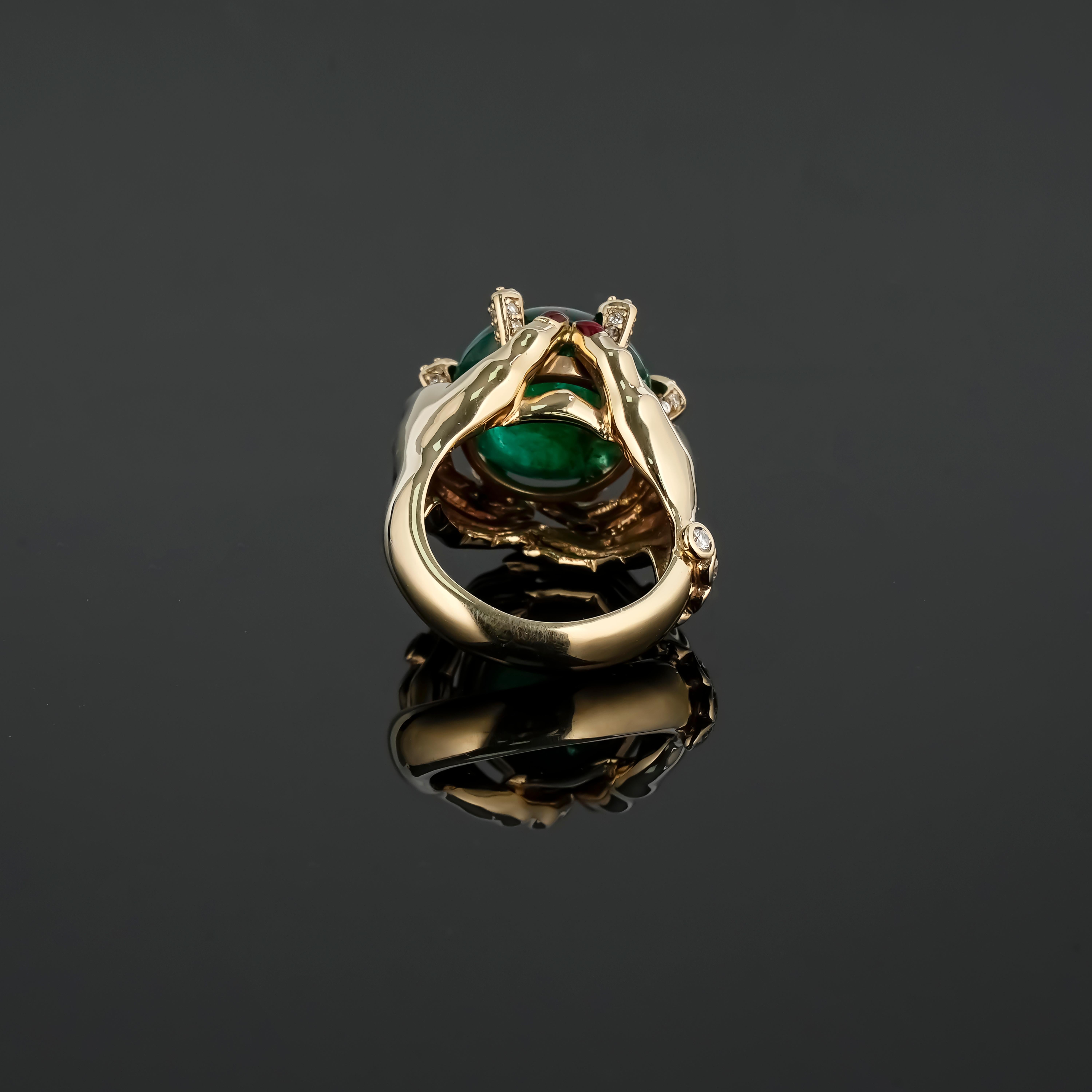 4.75 Carat Emerald Cabochon 18K Unisex Cocktail Ring For Sale 1