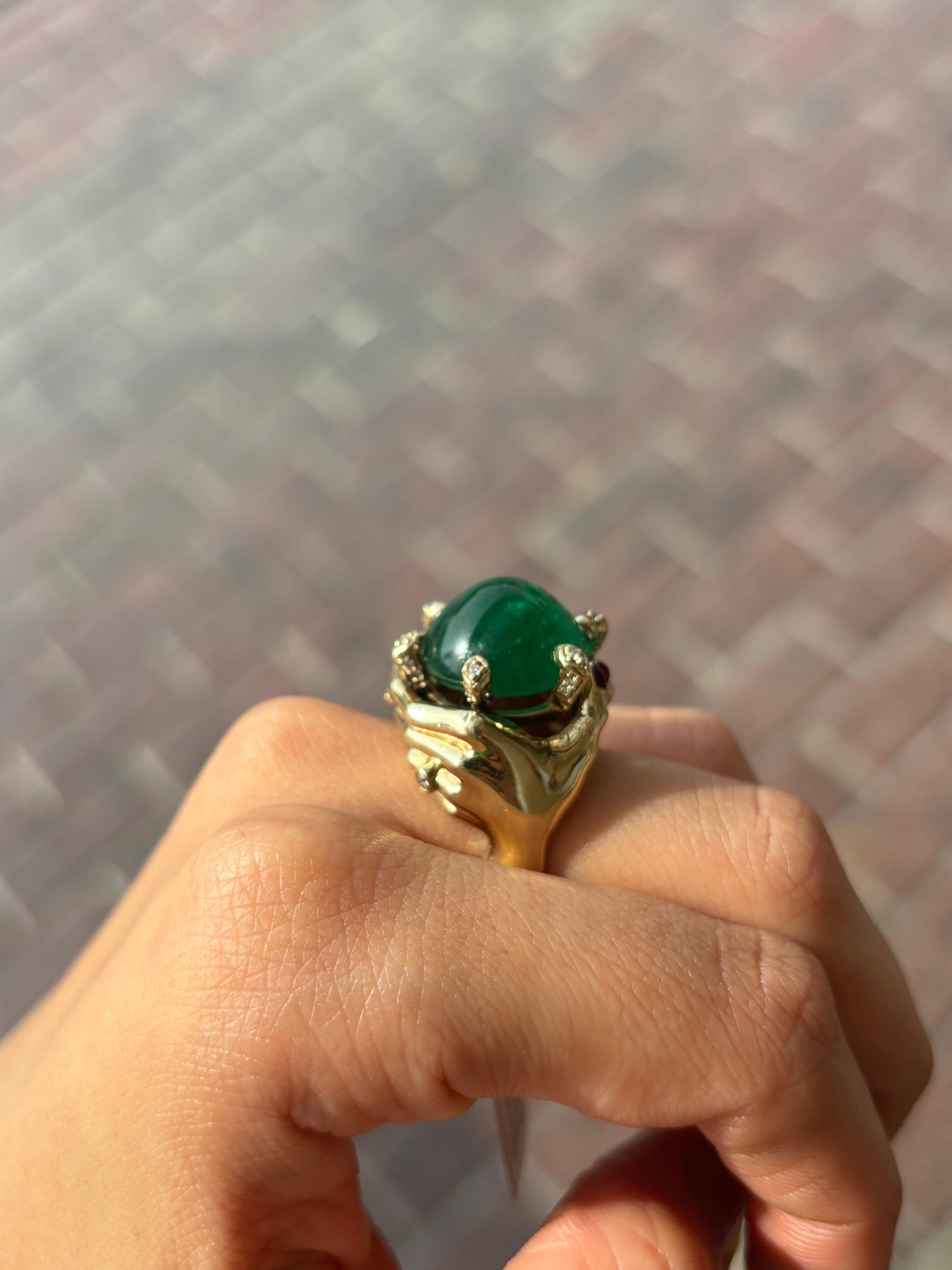 4.75 Carat Emerald Cabochon 18K Unisex Cocktail Ring For Sale 3