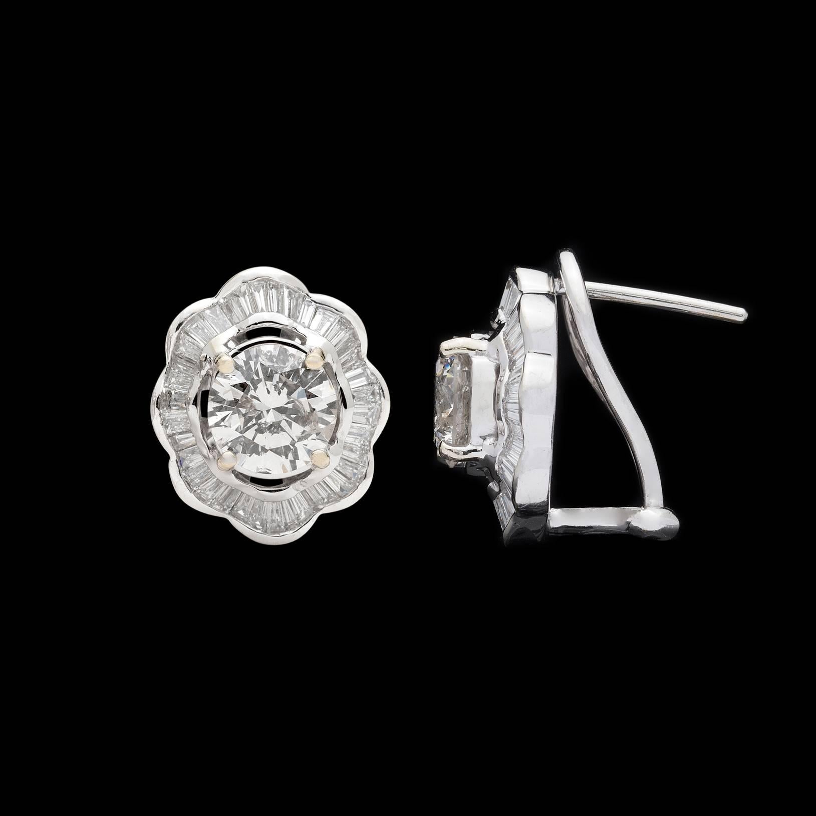 4.75 Carat Estate Diamond and White Gold Earrings In Excellent Condition In San Francisco, CA