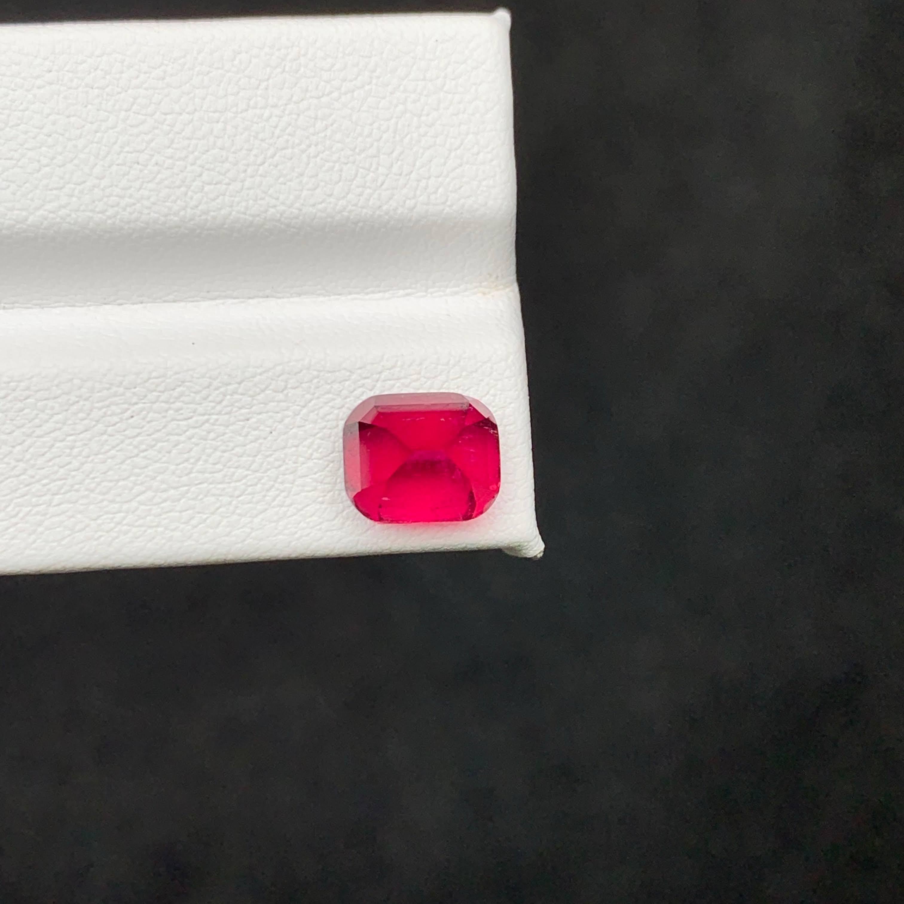 4.75 Carat Loose AAA Quality Rubellite Tourmaline Cushion Cut Afghan Gemstone (pierre précieuse afghane de qualité AAA) en vente 4