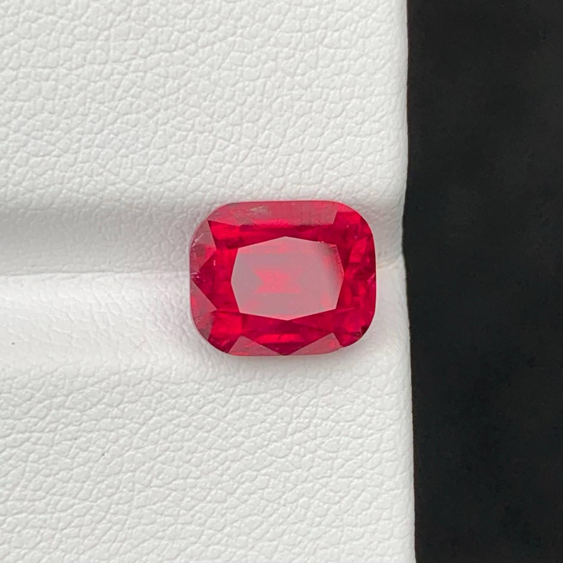 Poids 4,75 carats 
Dimensions 9,6x8,0x7,8mm
Traitement Aucun 
Origine afghane 
Clarté VVS 
Forme Coupe Coussin 





Cette tourmaline rubellite en vrac de 4,75 carats de qualité AAA est une pierre précieuse vraiment remarquable, extraite des