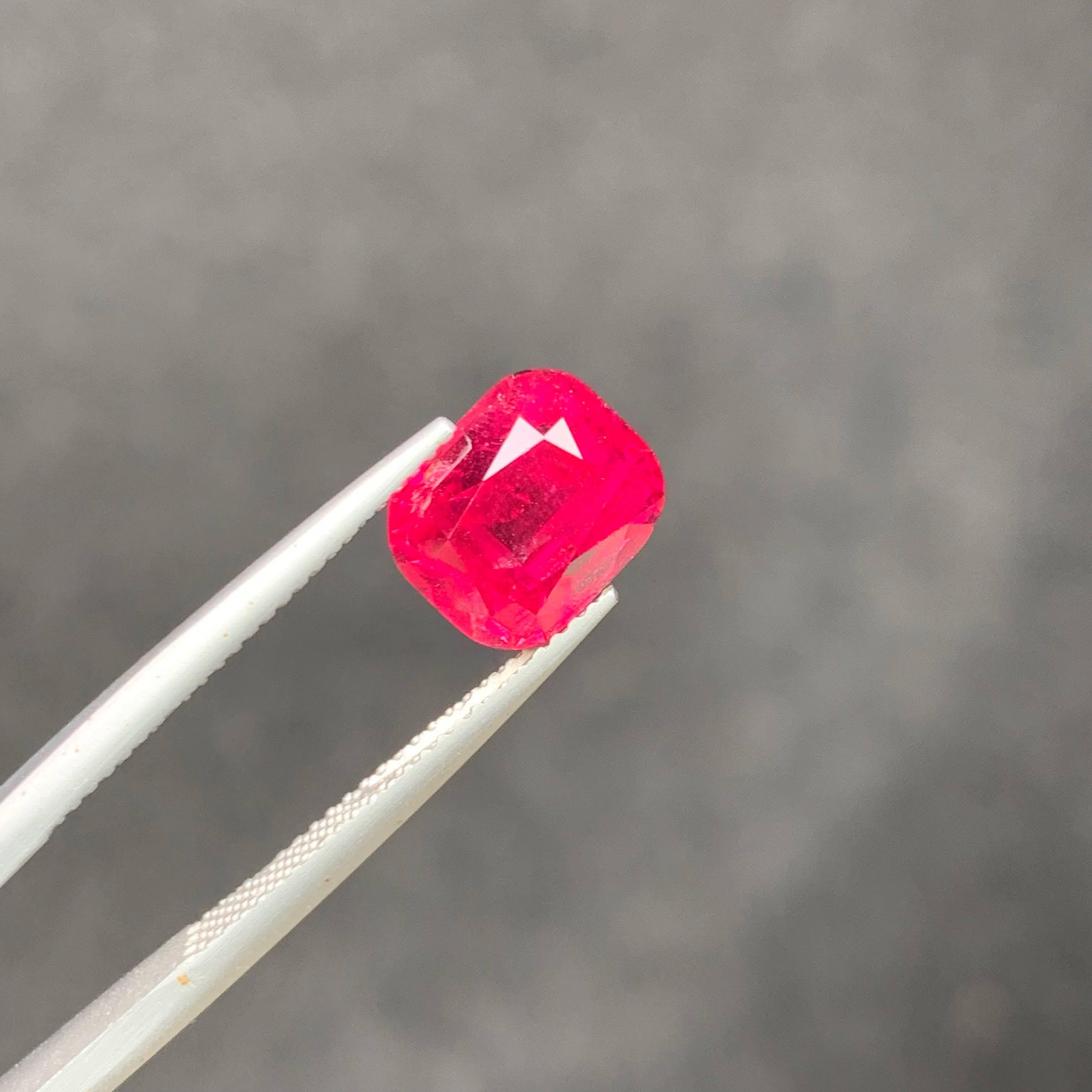 4.75 Carat Loose AAA Quality Rubellite Tourmaline Cushion Cut Afghan Gemstone (pierre précieuse afghane de qualité AAA) en vente 2