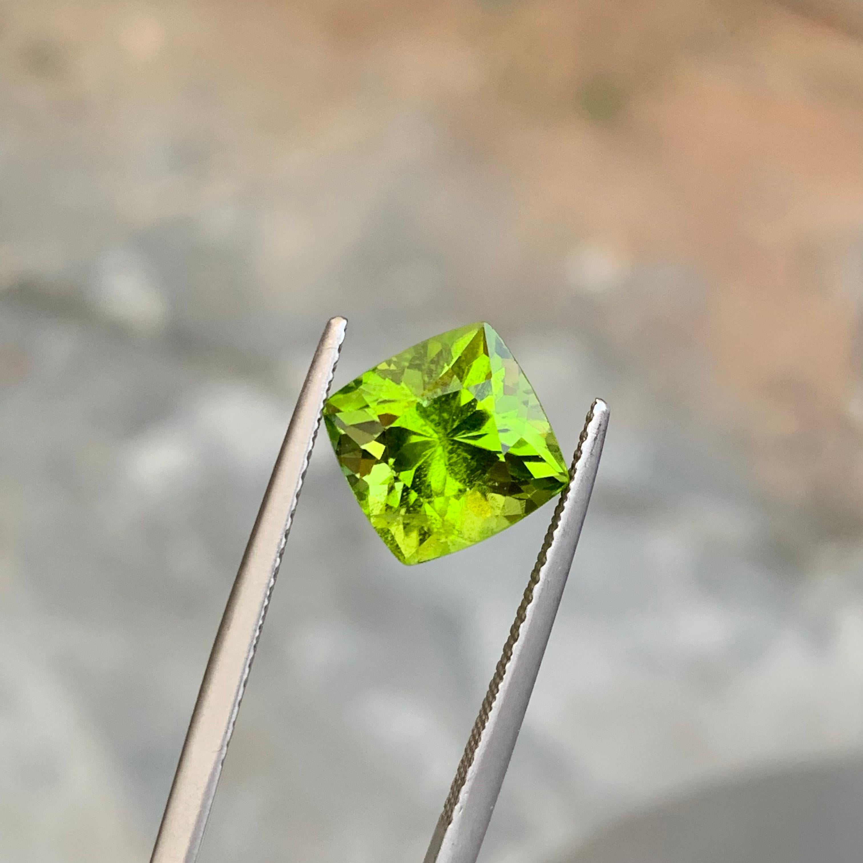 4.75 Carat Natural Apple Green Loose Peridot Gemstone From Pakistan SI Clarity For Sale 2