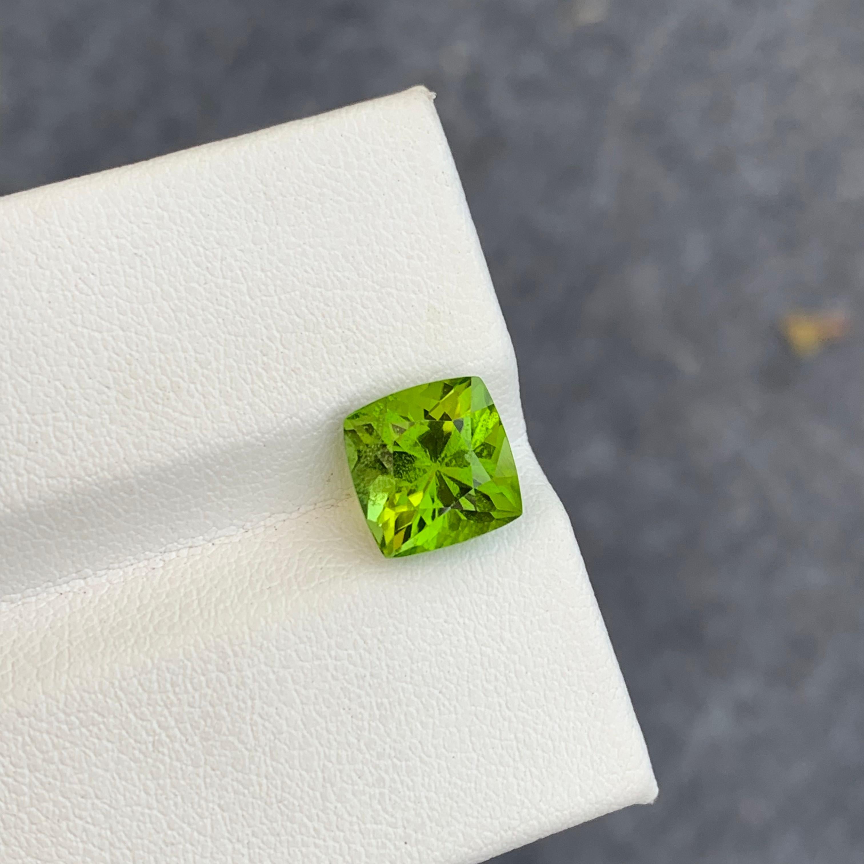 Arts and Crafts 4.75 Carat Natural Apple Green Loose Peridot Gemstone From Pakistan SI Clarity For Sale