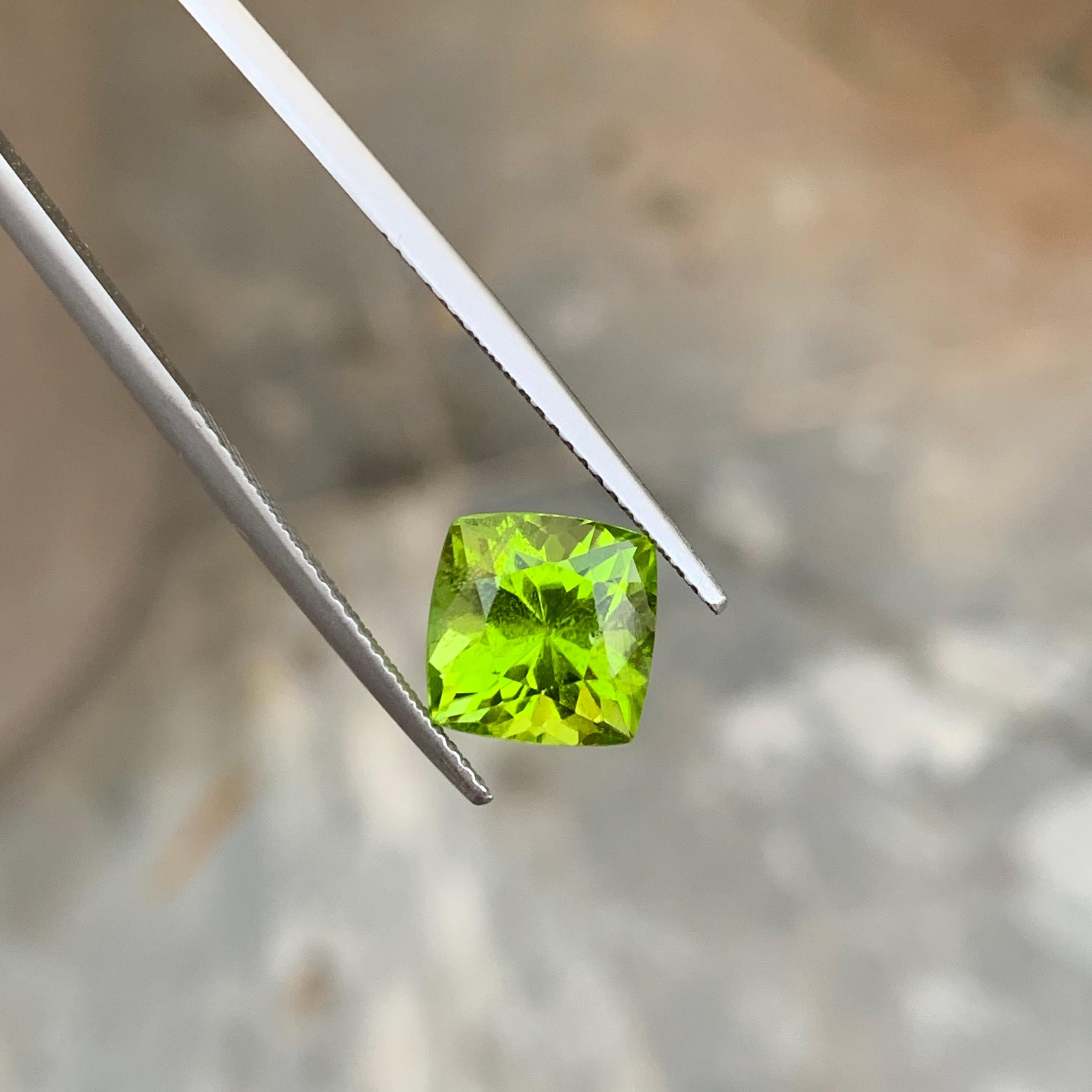Square Cut 4.75 Carat Natural Apple Green Loose Peridot Gemstone From Pakistan SI Clarity For Sale