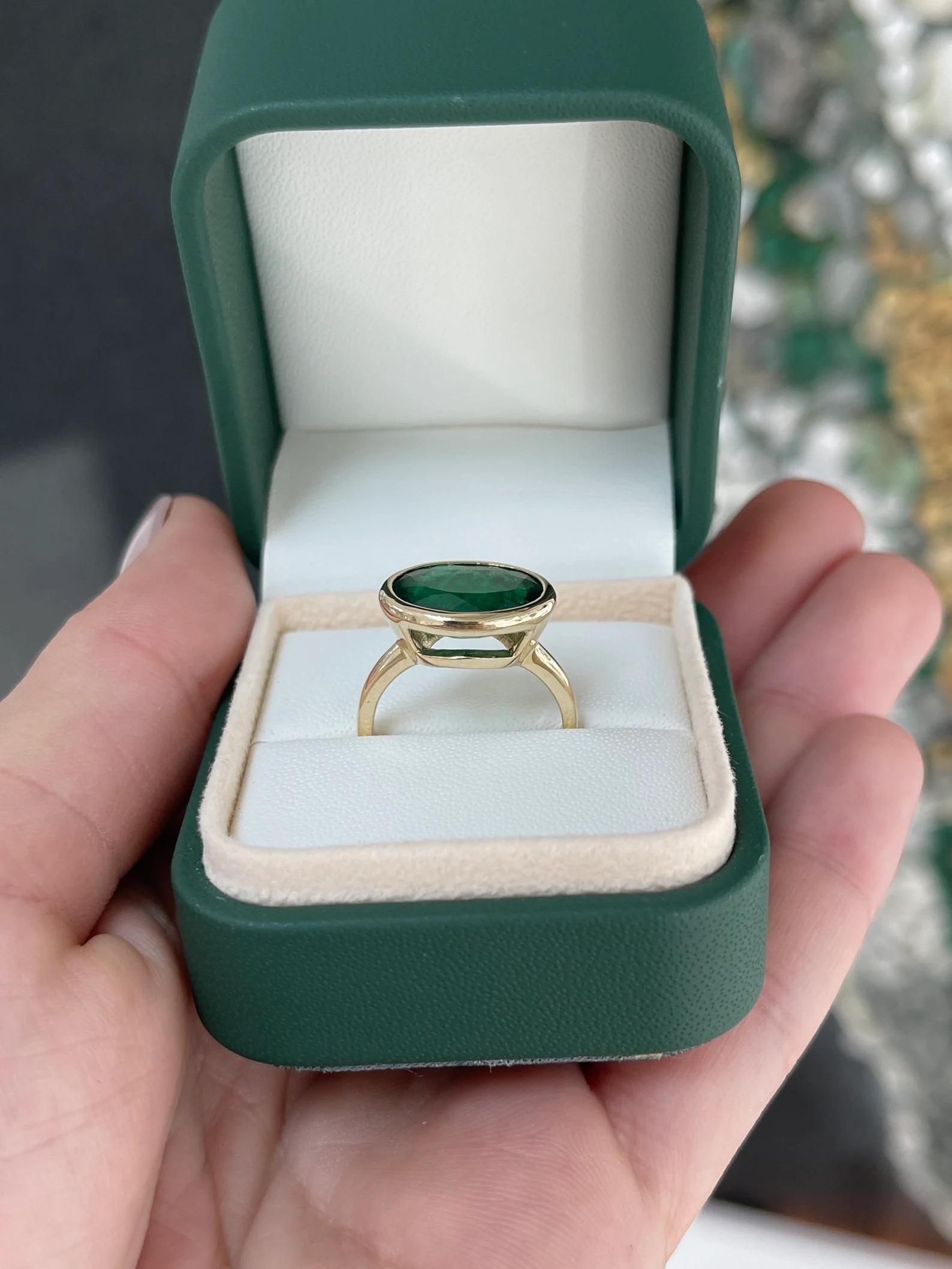 4.75 Carat Natural Brazilian Oval Cut Emerald East to West Bezel Ring 14K In New Condition For Sale In Jupiter, FL