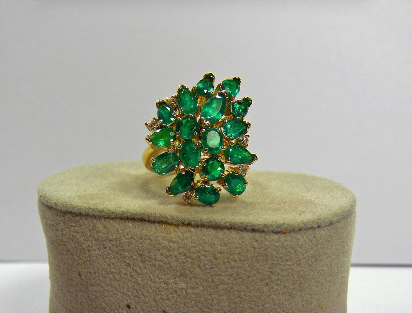 Fine Cocktail Retro Style Colombian Emerald Ring 18K 6