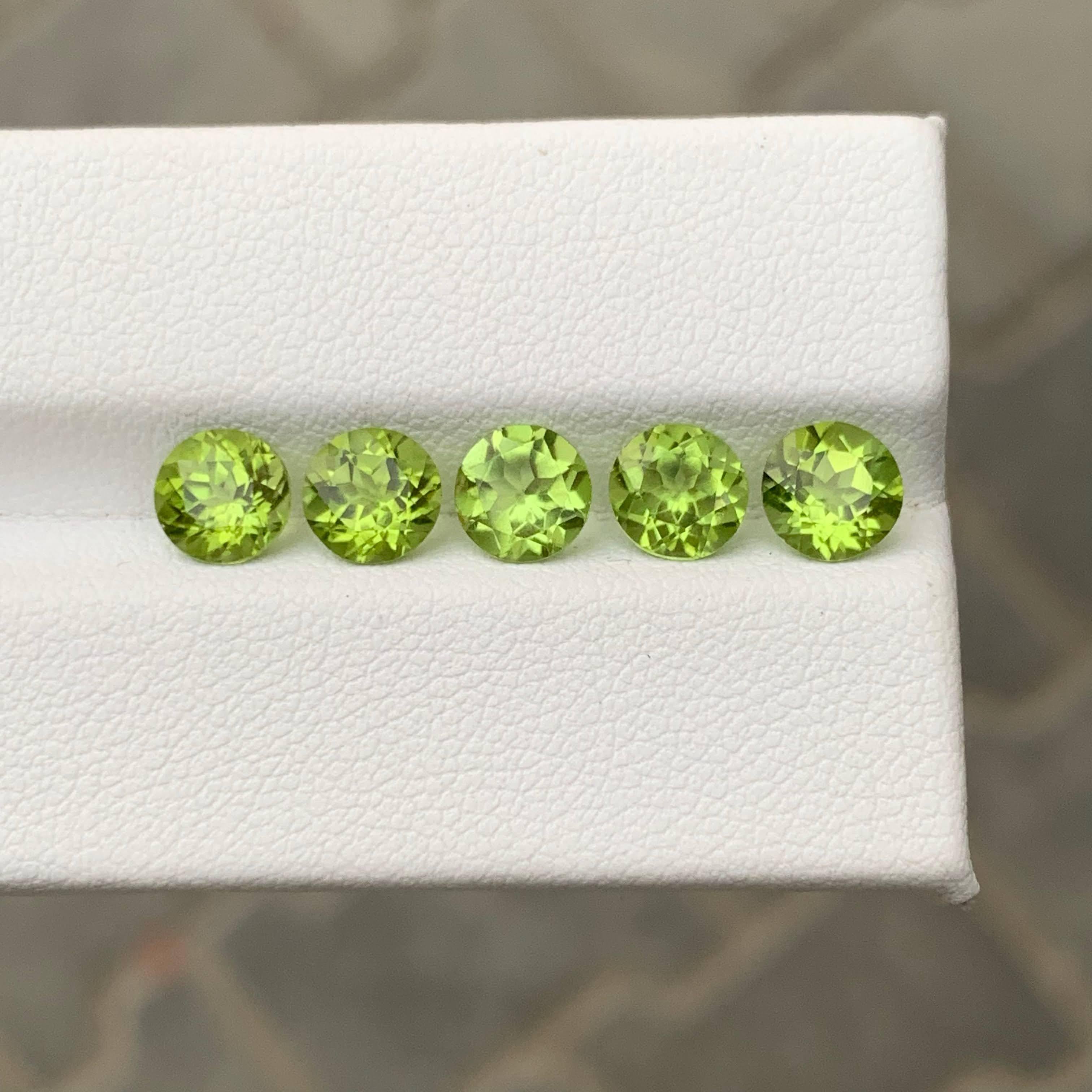 4.75 Carat Natural Loose 5 Piece Green Peridot Round Cut Pakistani Gemstone (pierre précieuse pakistanaise) en vente 5