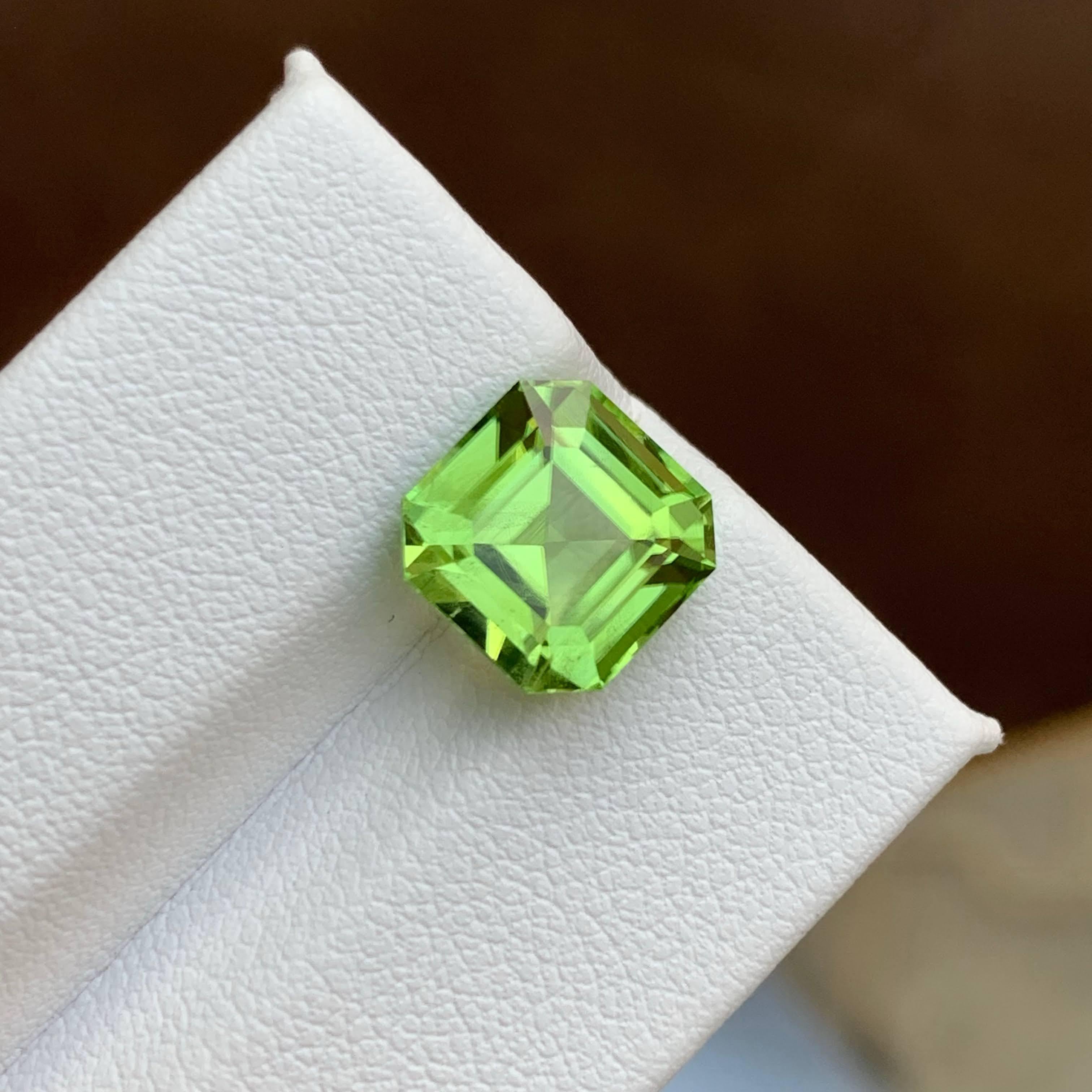 4,75 carati di peridoto verde mela naturale sfuso, pietra di peridoto taglio Asscher Gemma pakistana in vendita 1