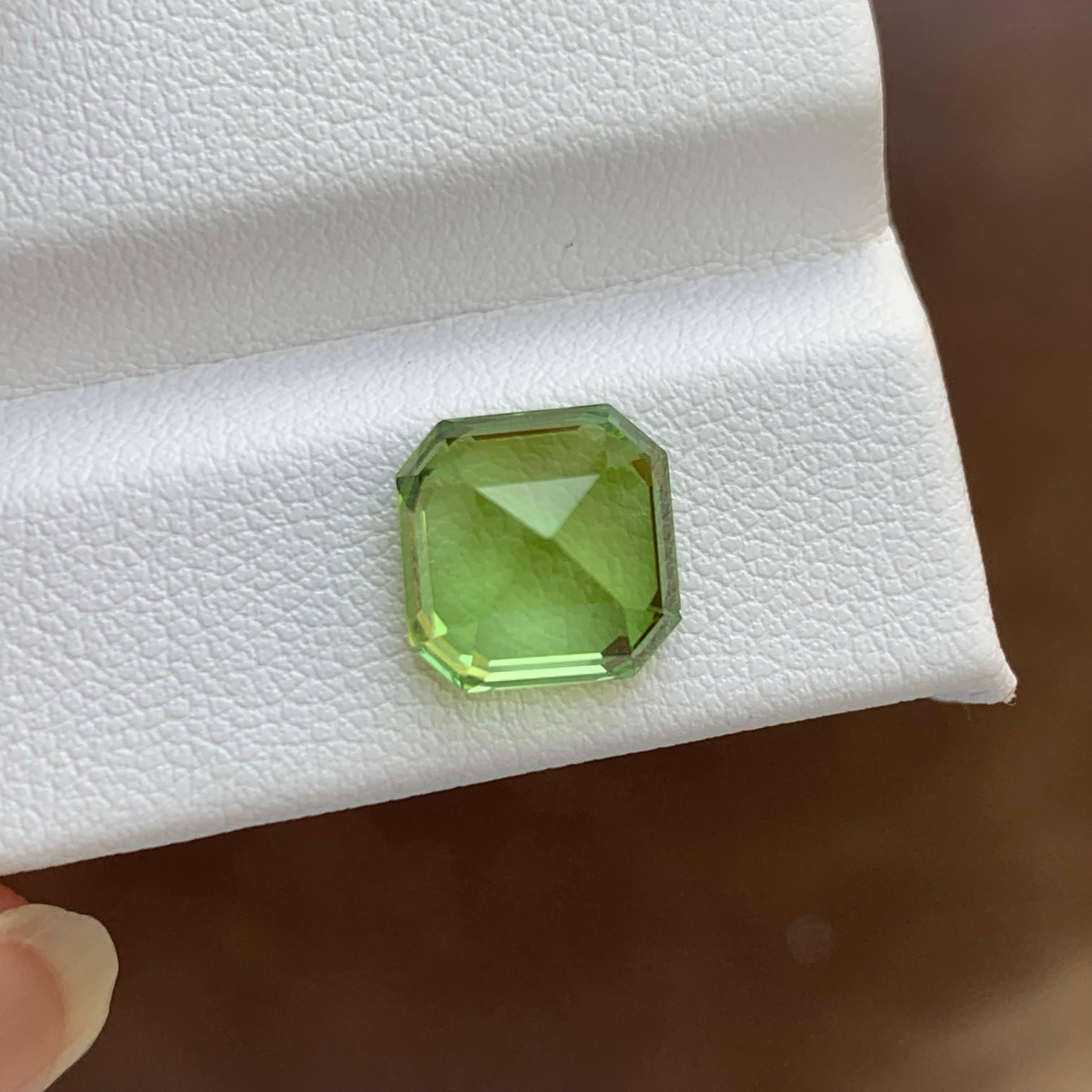 4,75 carati di peridoto verde mela naturale sfuso, pietra di peridoto taglio Asscher Gemma pakistana in vendita 2