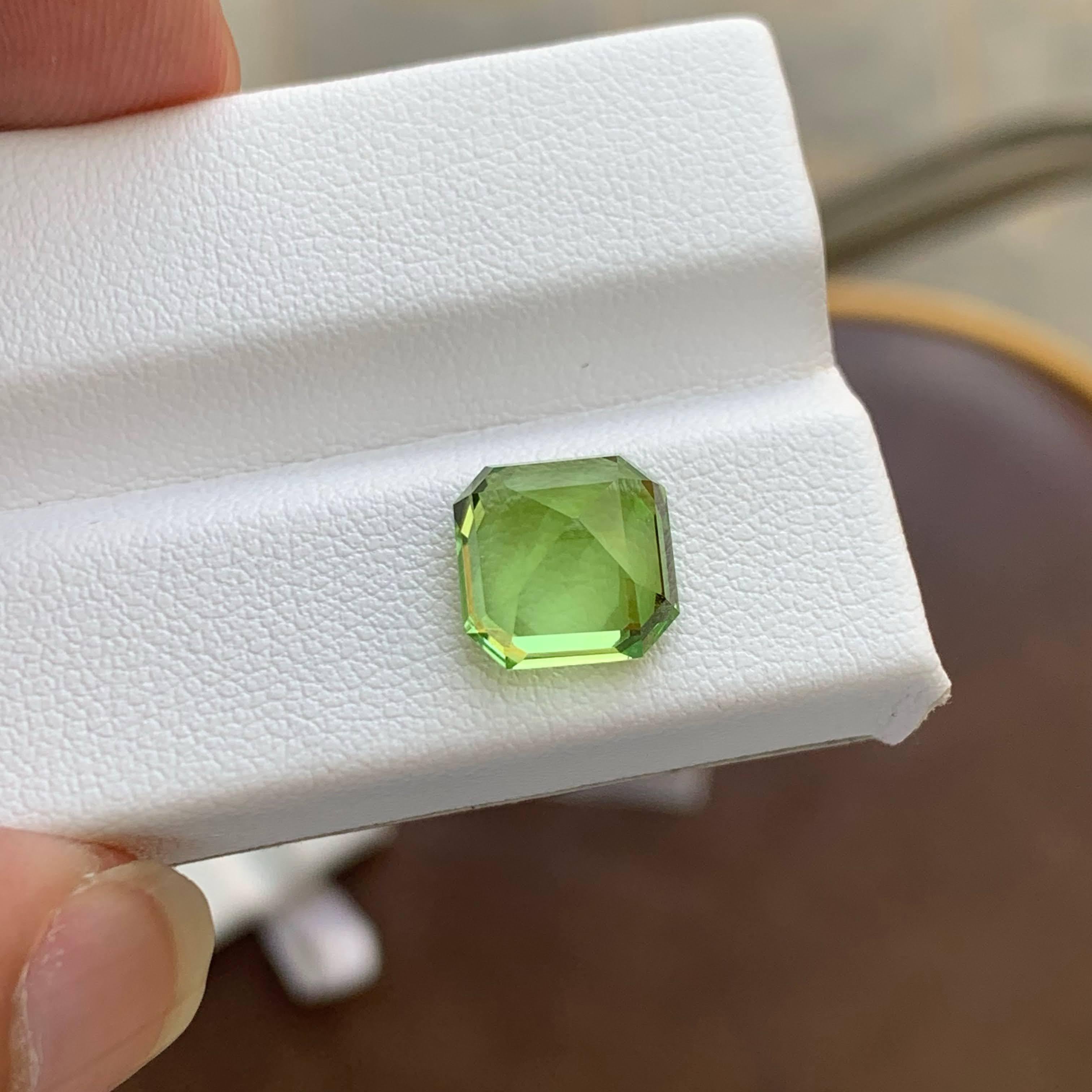 4,75 carati di peridoto verde mela naturale sfuso, pietra di peridoto taglio Asscher Gemma pakistana in vendita 3