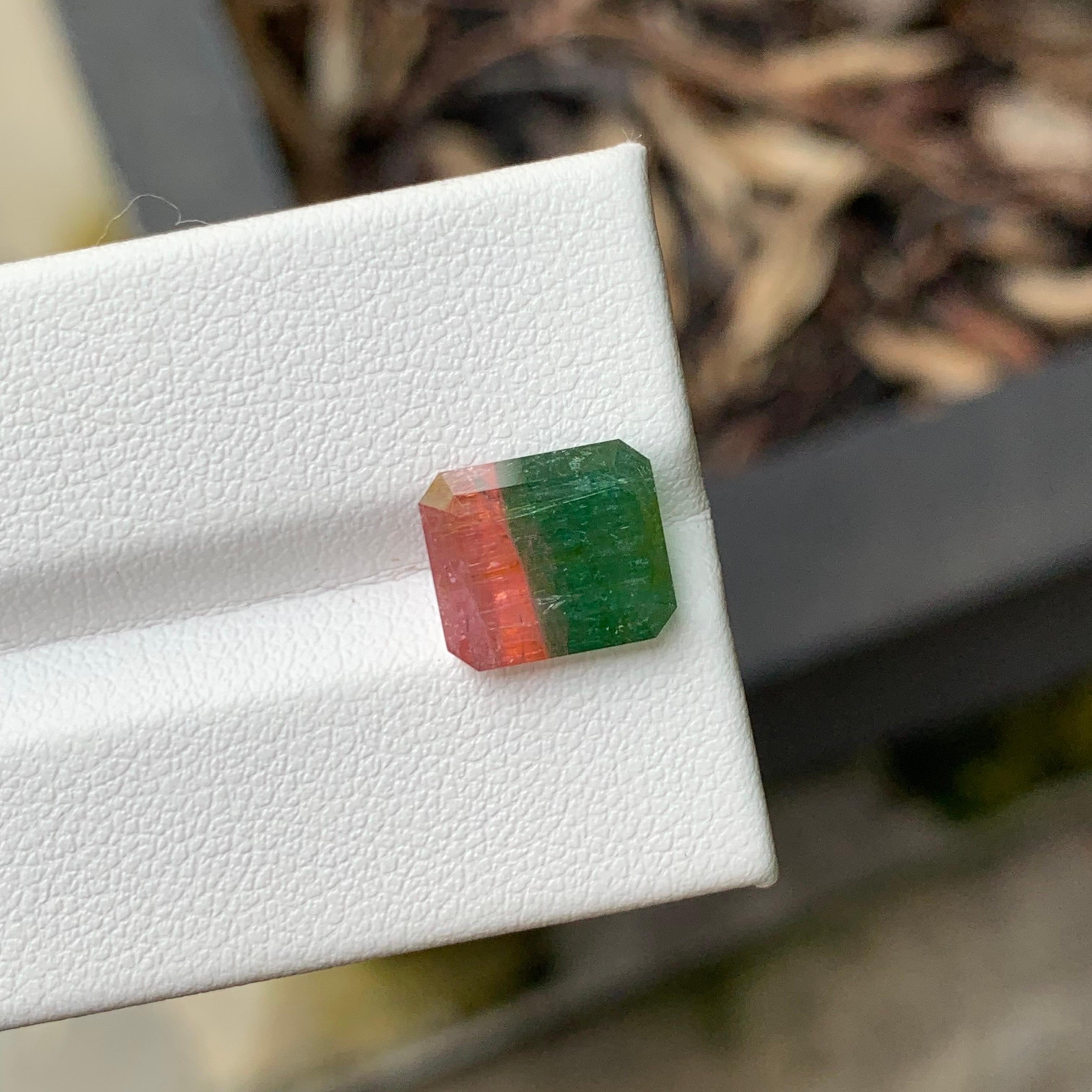 4.75 Carat Natural Loose Bi Colour Tourmaline Emerald Shape Gemstone In New Condition For Sale In Peshawar, PK