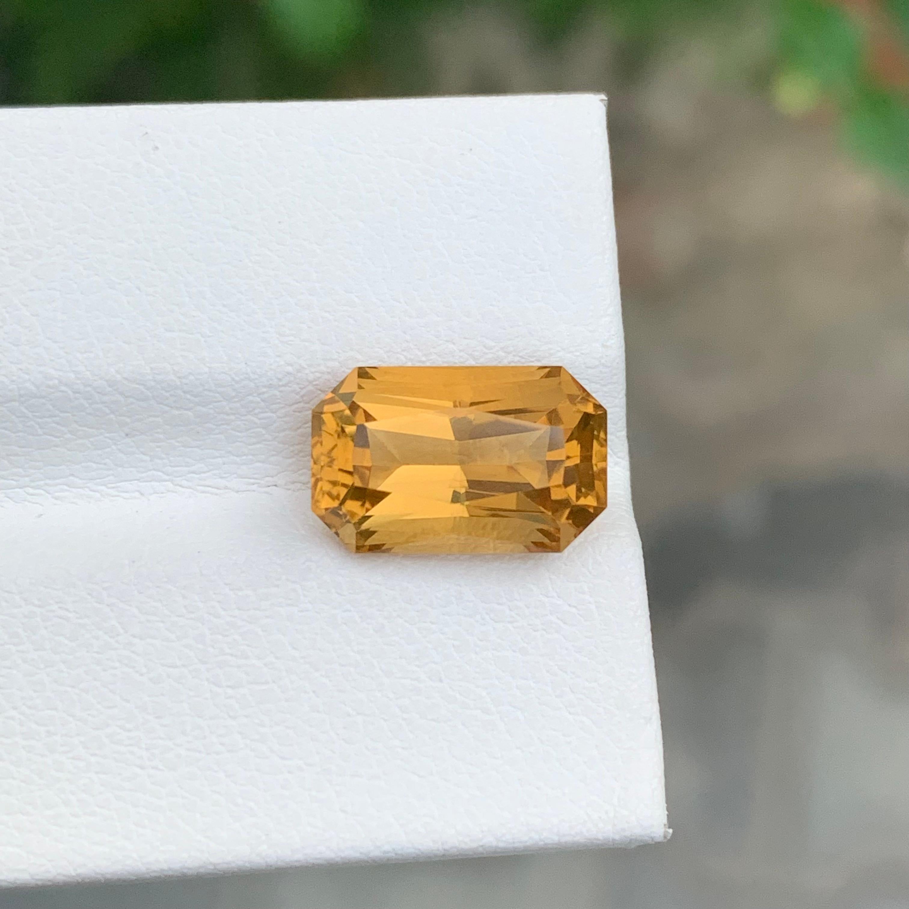 Emerald Cut 4.75 Carat Natural Loose Citrine Scissor Cut Gemstone For Jewellery For Sale
