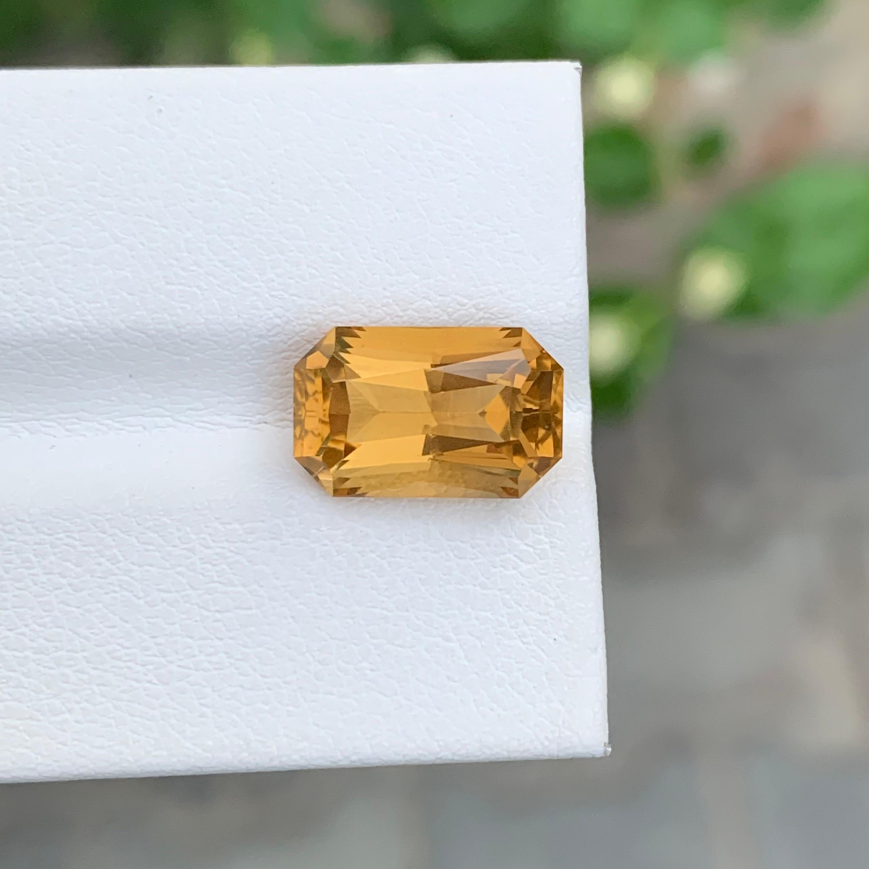 Women's or Men's 4.75 Carat Natural Loose Citrine Scissor Cut Gemstone For Jewellery For Sale
