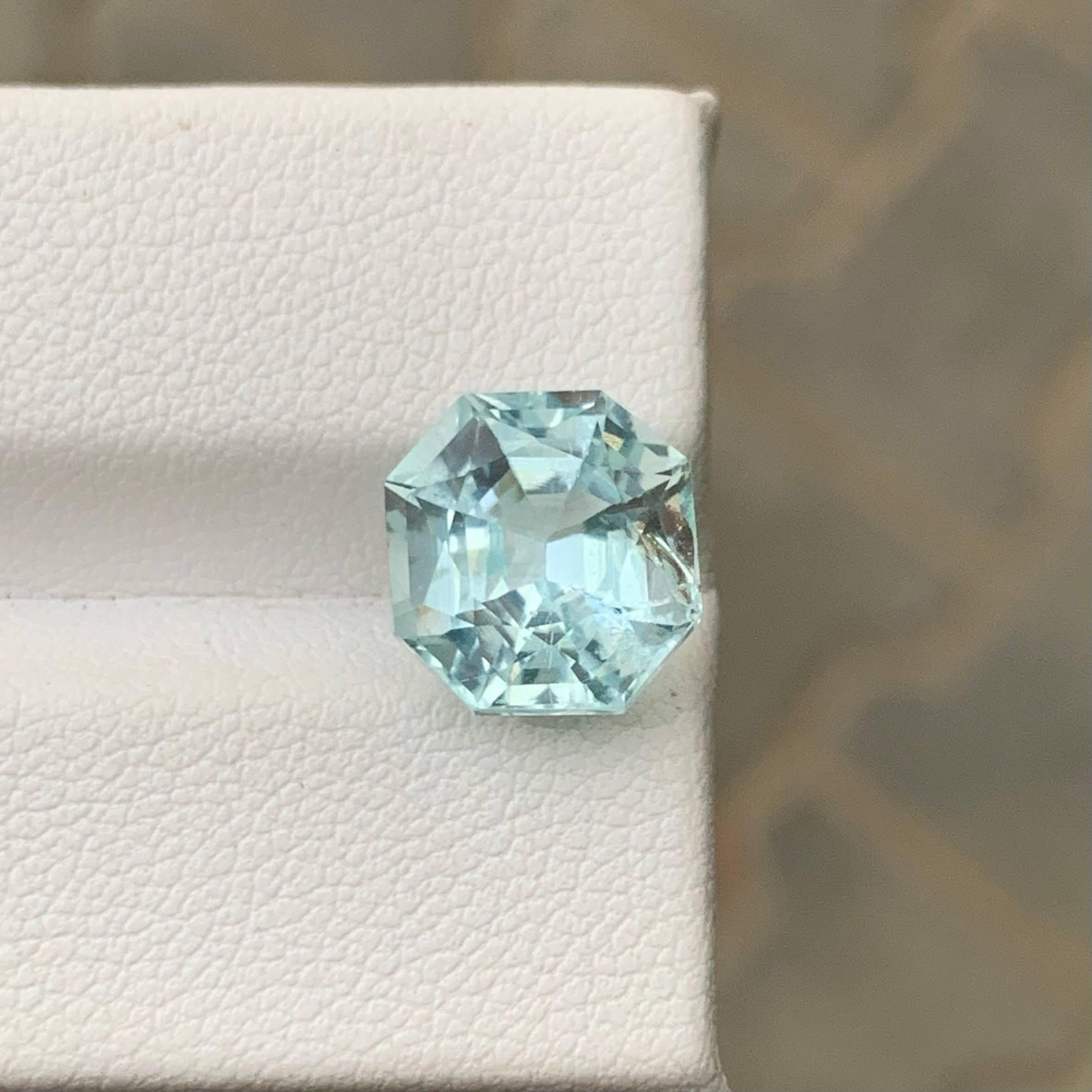 Gewicht 4,75 Karat 
Abmessungen 10.4x9.8x7.5mm
Behandlung Keine
Herkunft Afrika 
Klarheit SI
Formschnitt Asscher 





Dieser 4,75 Karat schwere, natürliche, hellblaue Aquamarin ist im Asscher-Schliff geschliffen, was seine außergewöhnliche Brillanz