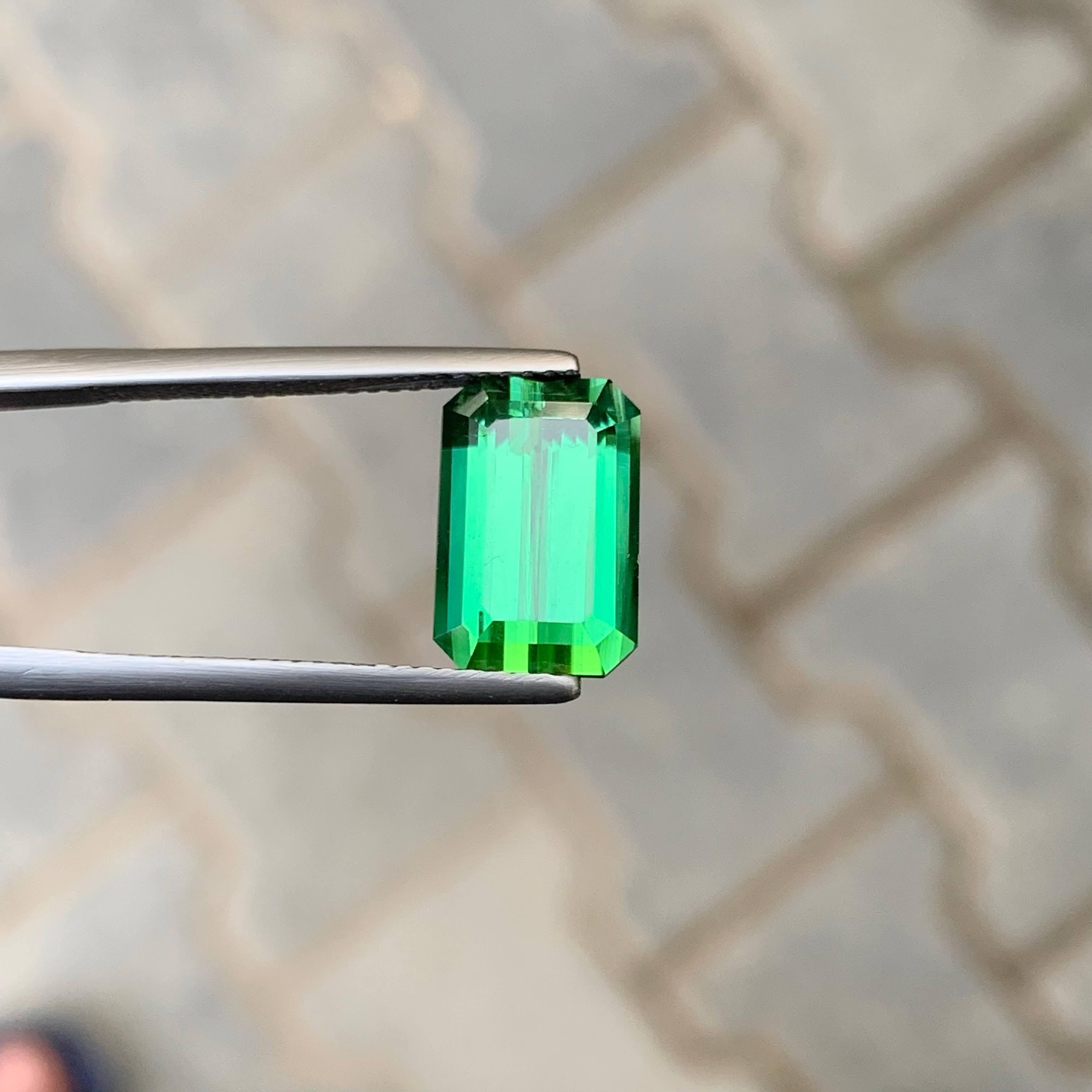 Moderno 4.75 carati di qualità naturale sfusa di tormalina verde taglio cuscino Gemma afgana in vendita