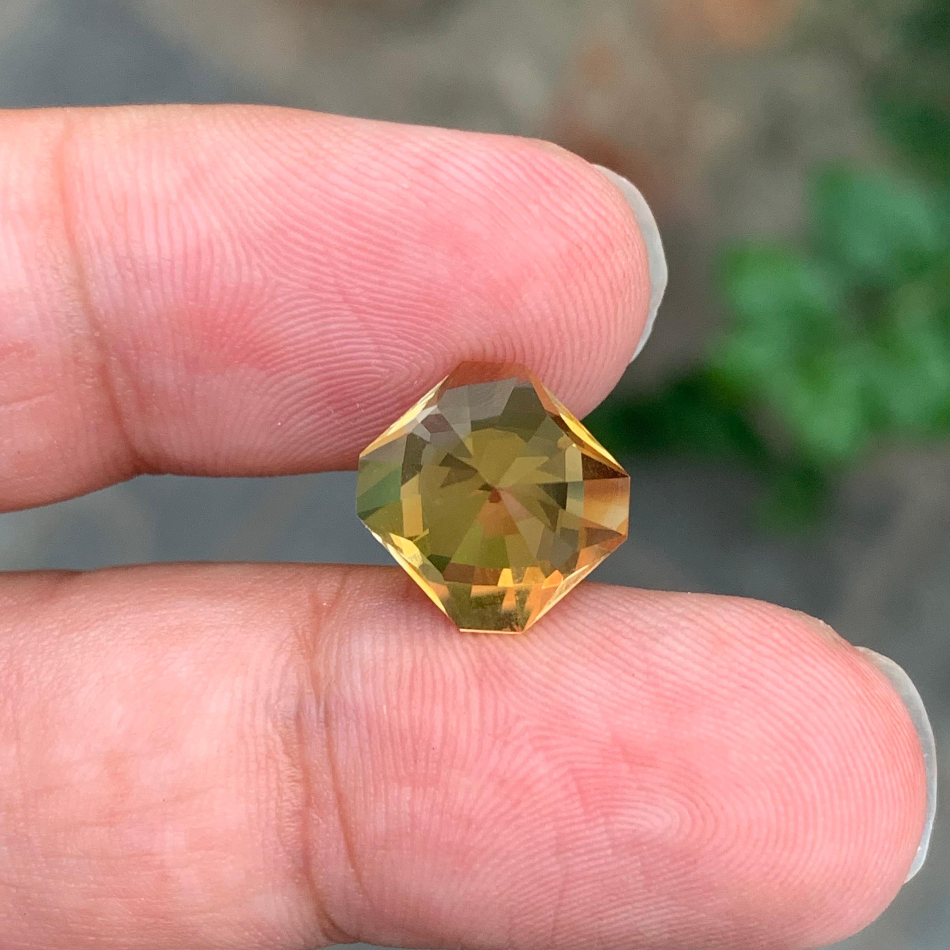 4,75 carati di Citrino giallo sciolto naturale con taglio fantasia in vendita 4