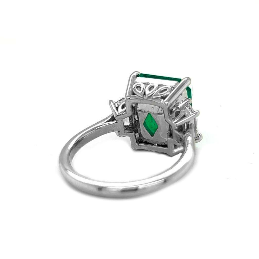 4.75 Carat Natural Mined Emerald GIA Certified Diamond 3 Stone 18KT Ring  In New Condition For Sale In Los Angeles, CA