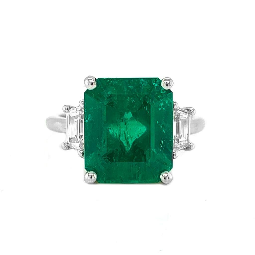 Women's or Men's 4.75 Carat Natural Mined Emerald GIA Certified Diamond 3 Stone 18KT Ring  For Sale