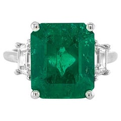 4,75 Karat natürlicher Mined Smaragd GIA zertifizierter Diamant 3 Stein 18KT Ring 