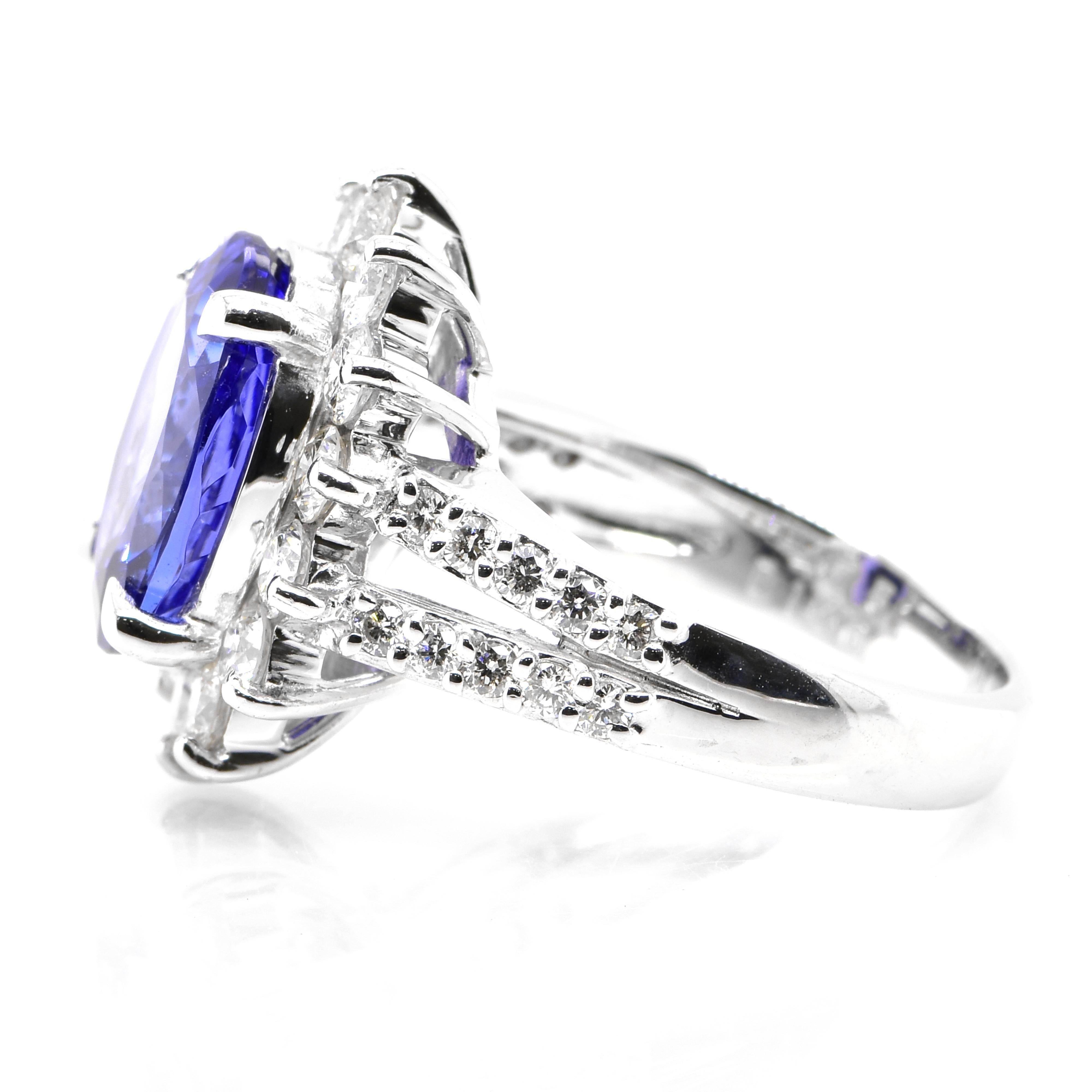 4.75 Carat Natural Tanzanite and Diamond Cocktail Ring Set in Platinum In New Condition For Sale In Tokyo, JP