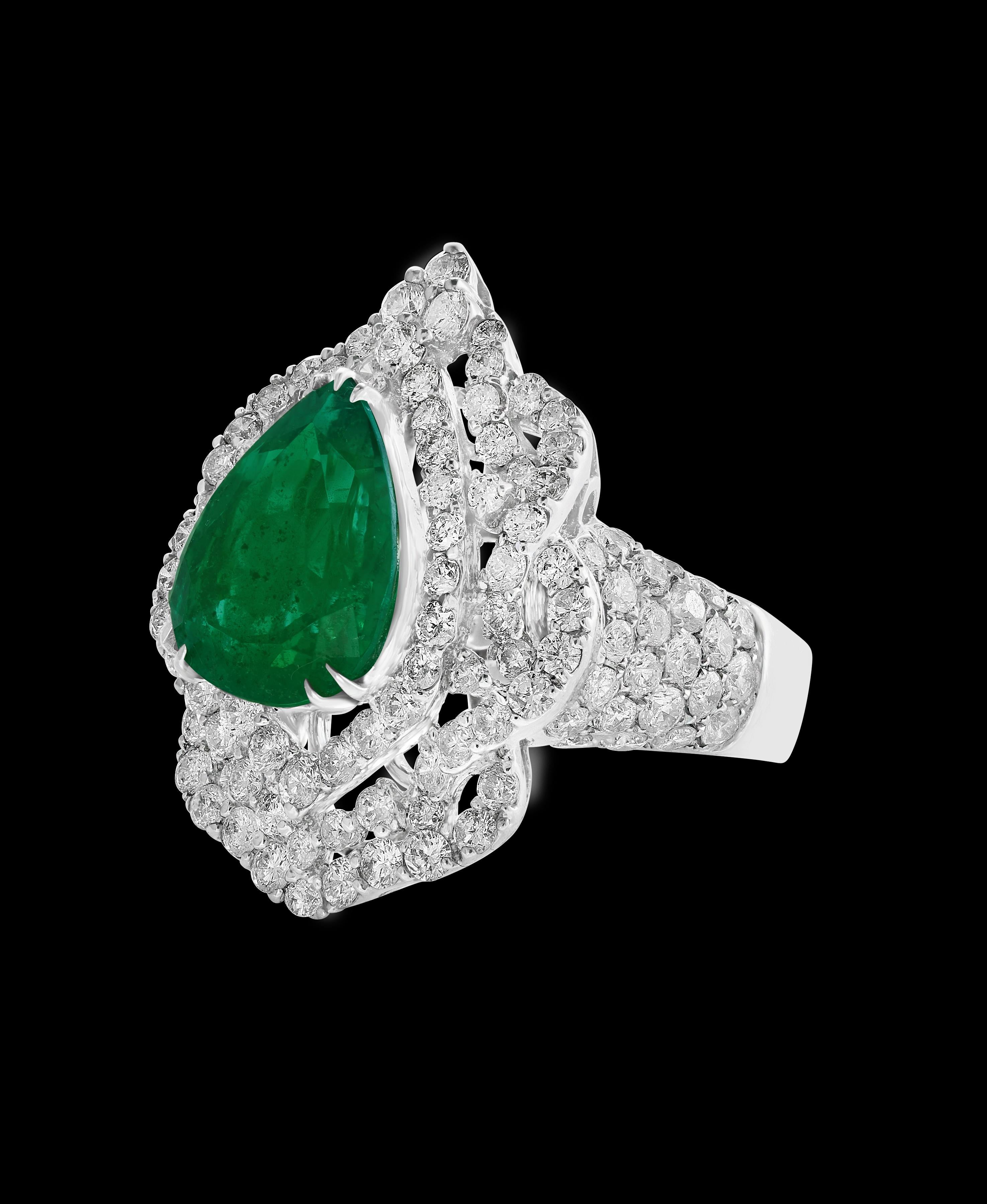 Women's 4.75 Carat Pear Cut Colombian Emerald & Diamond 18 Karat Gold Ring Estate Size 7 For Sale
