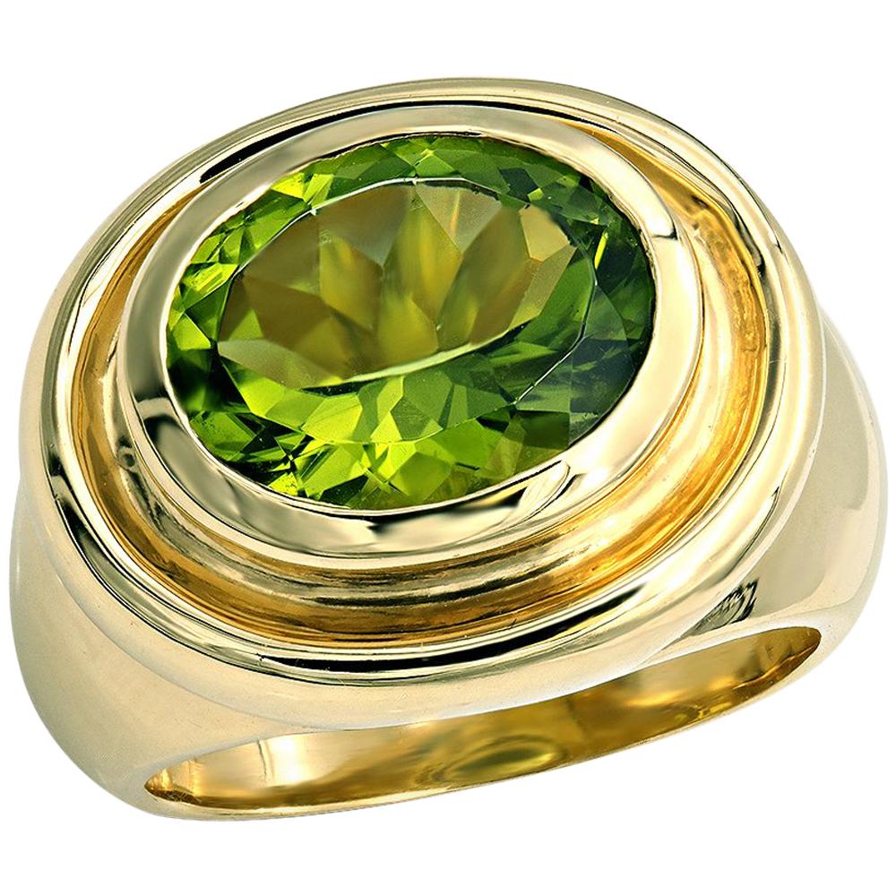 4.75 Carat Peridot 18 Karat Yellow Gold Chunky Cocktail Ring Designer Style For Sale