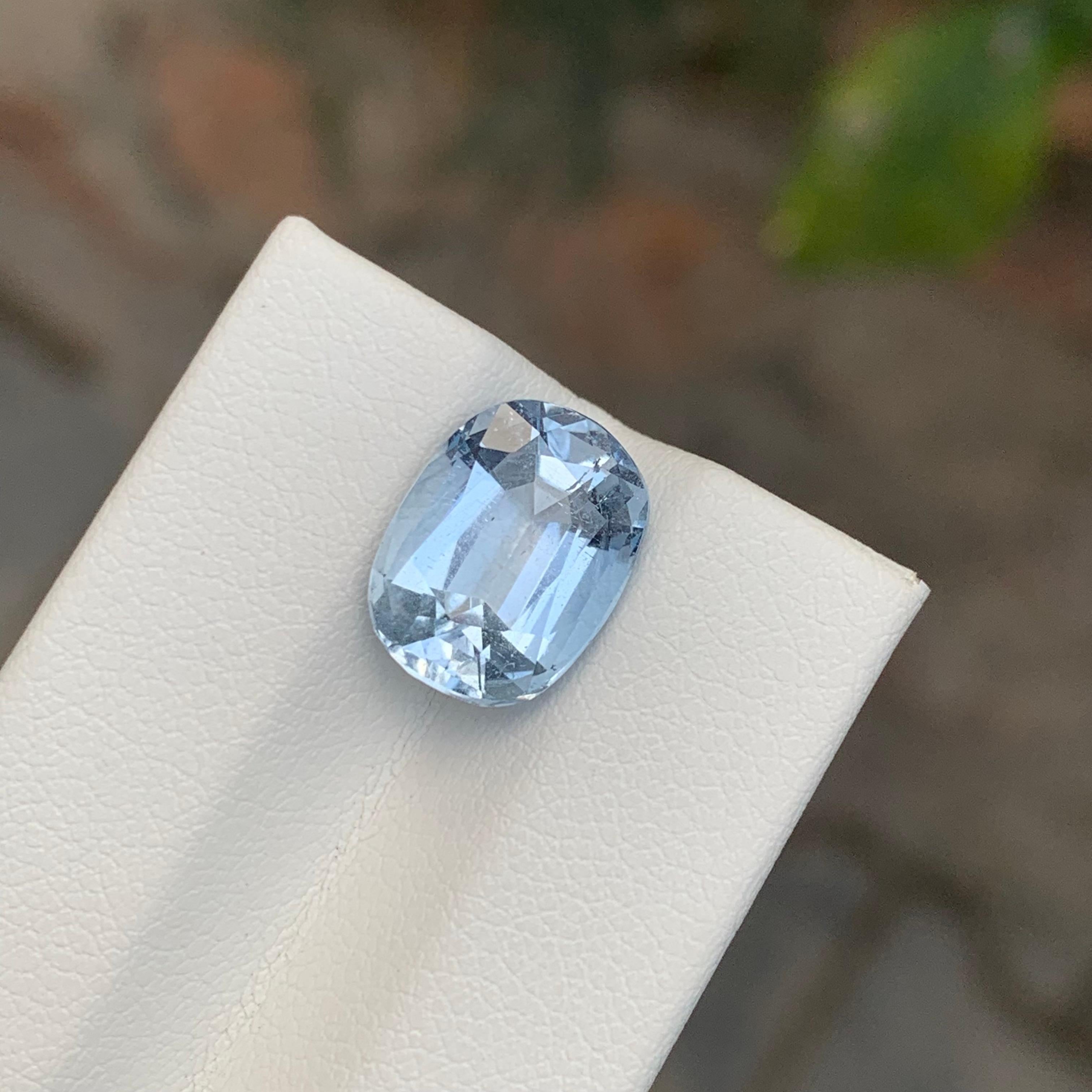Oval Cut 4.75 Carat Stunning Loose Aquamarine Goshenite Oval Cushion Shape Gemstone For Sale