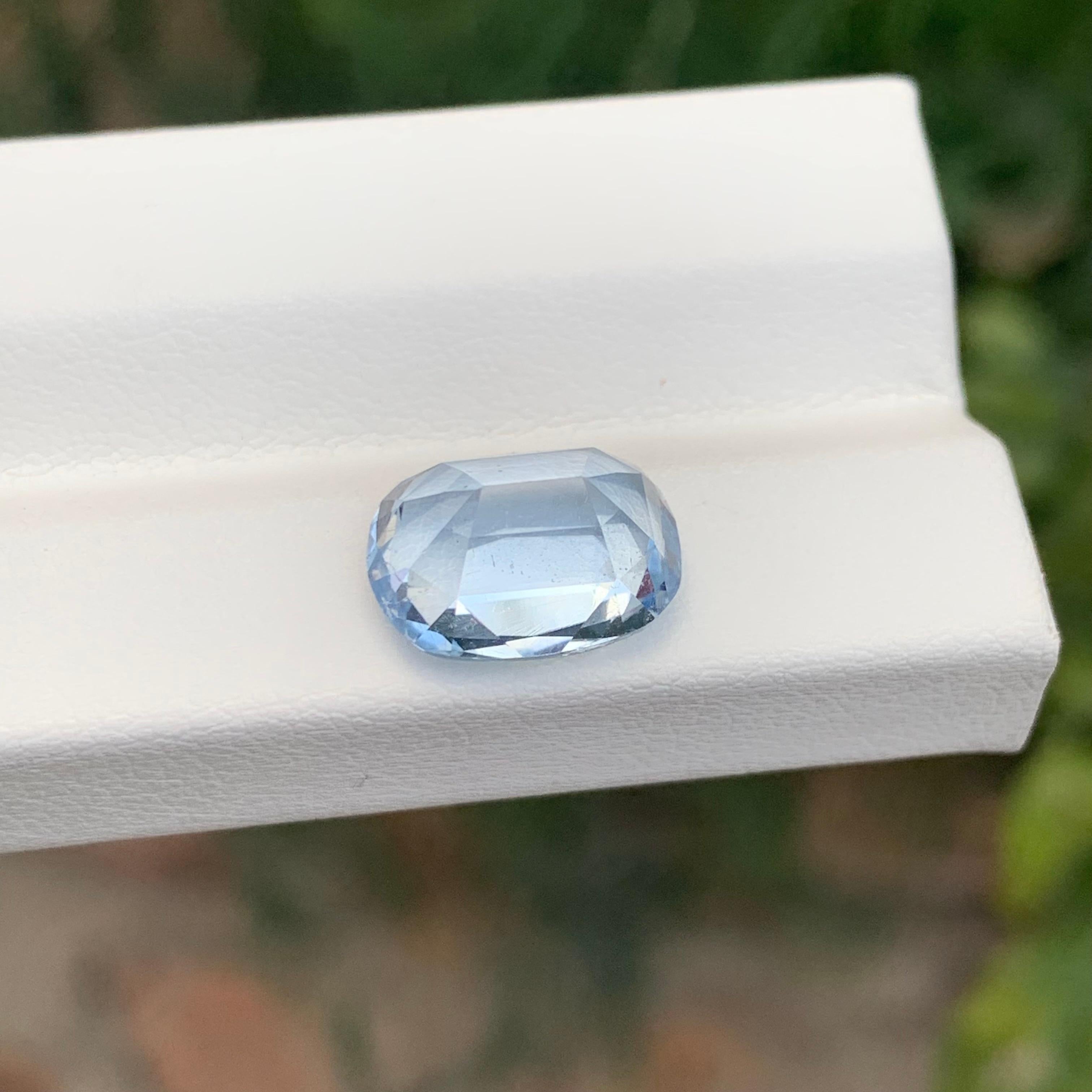 4.75 Carat Stunning Loose Aquamarine Goshenite Oval Cushion Shape Gemstone In New Condition For Sale In Peshawar, PK