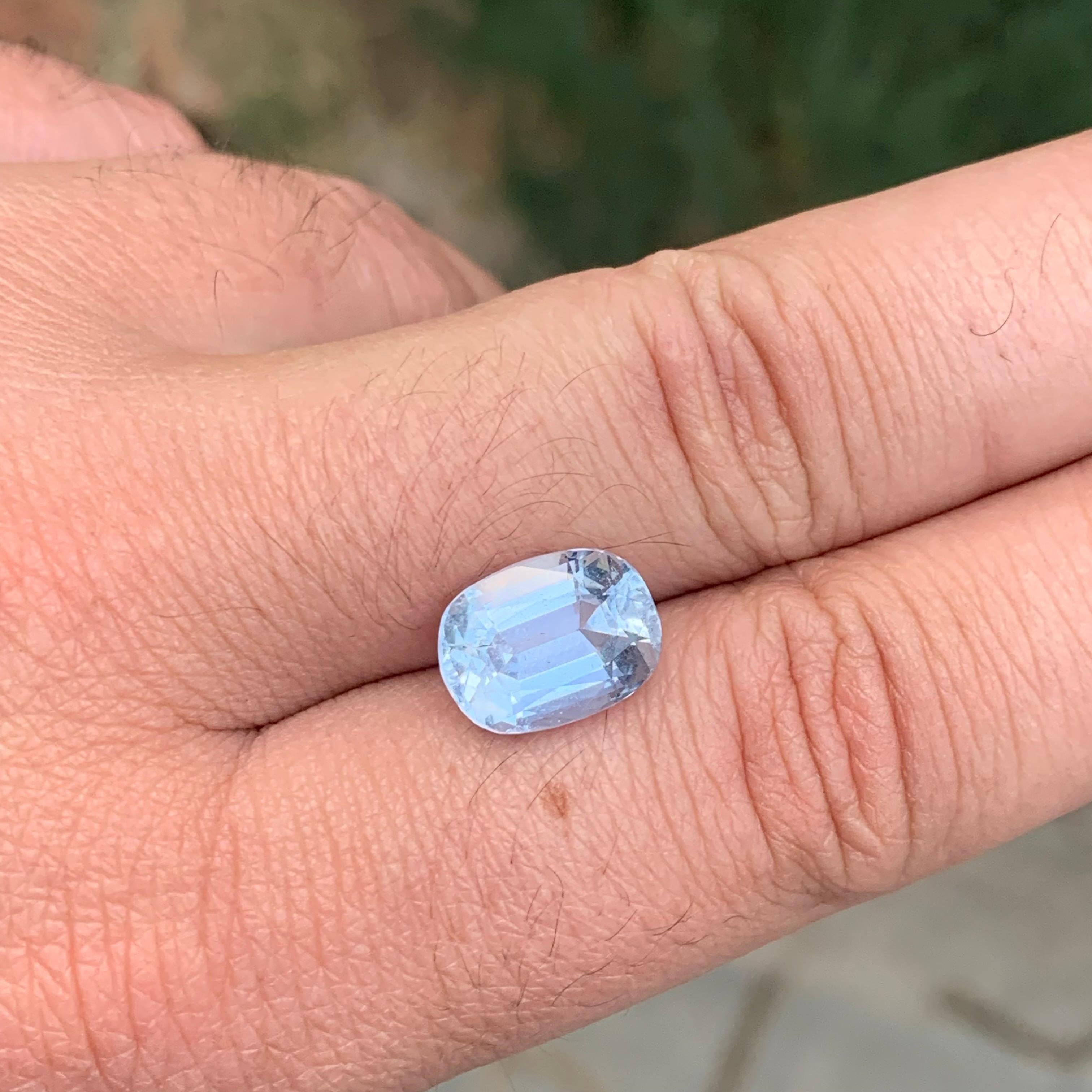 4.75 Carat Stunning Loose Aquamarine Goshenite Oval Cushion Shape Gemstone For Sale 1
