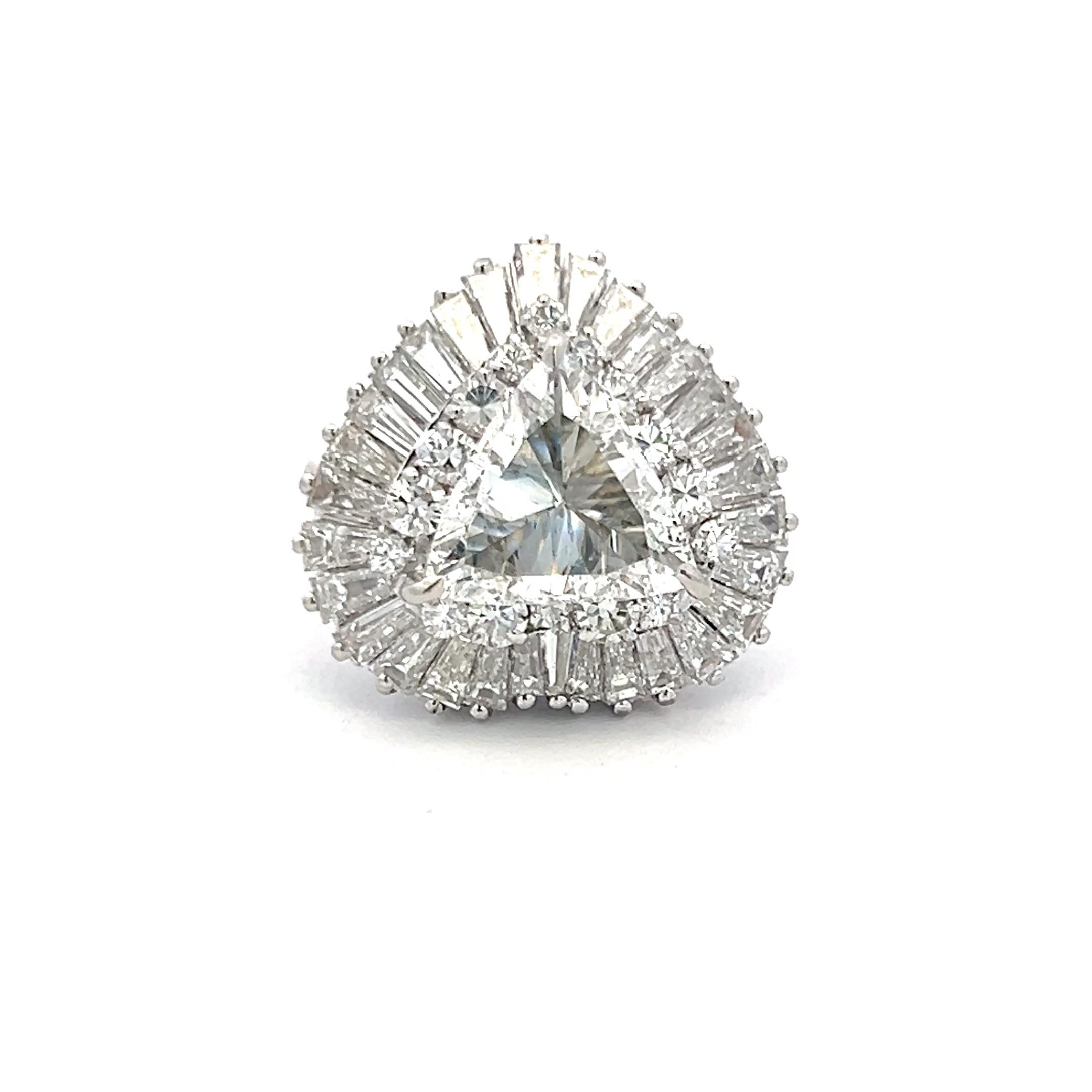 Donna Anello Ballerina in platino con diamanti triangolari e baguette da 4,75 carati in vendita