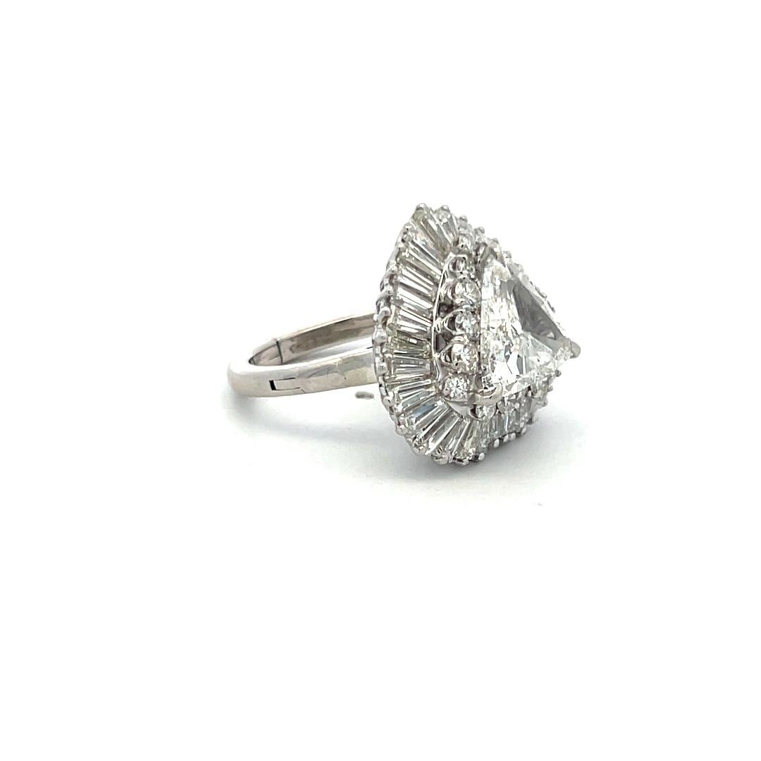 Anello Ballerina in platino con diamanti triangolari e baguette da 4,75 carati in vendita 2