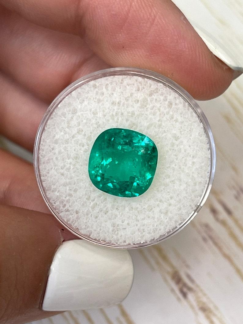 Esmeralda colombiana verde azulada viva de 4,75 quilates - Gema Chivor talla cojín Corte cojín en venta